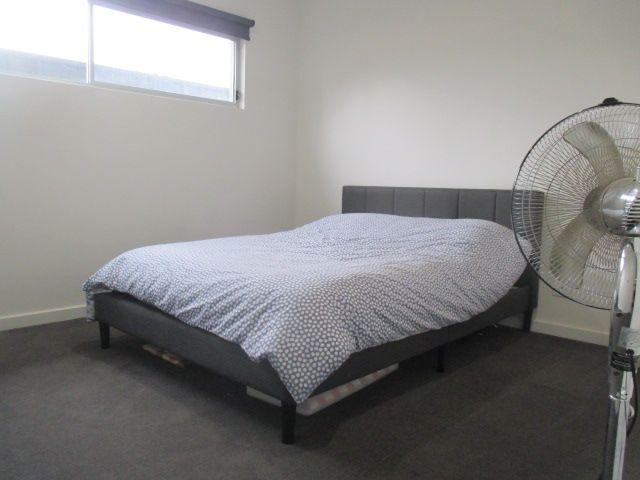 Executive Living in a popular location - close to main street and river