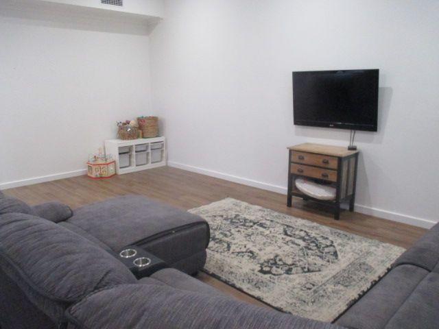 Executive Living in a popular location - close to main street and river
