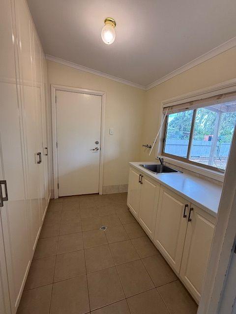 Spacious Rural Living in Balaklava!