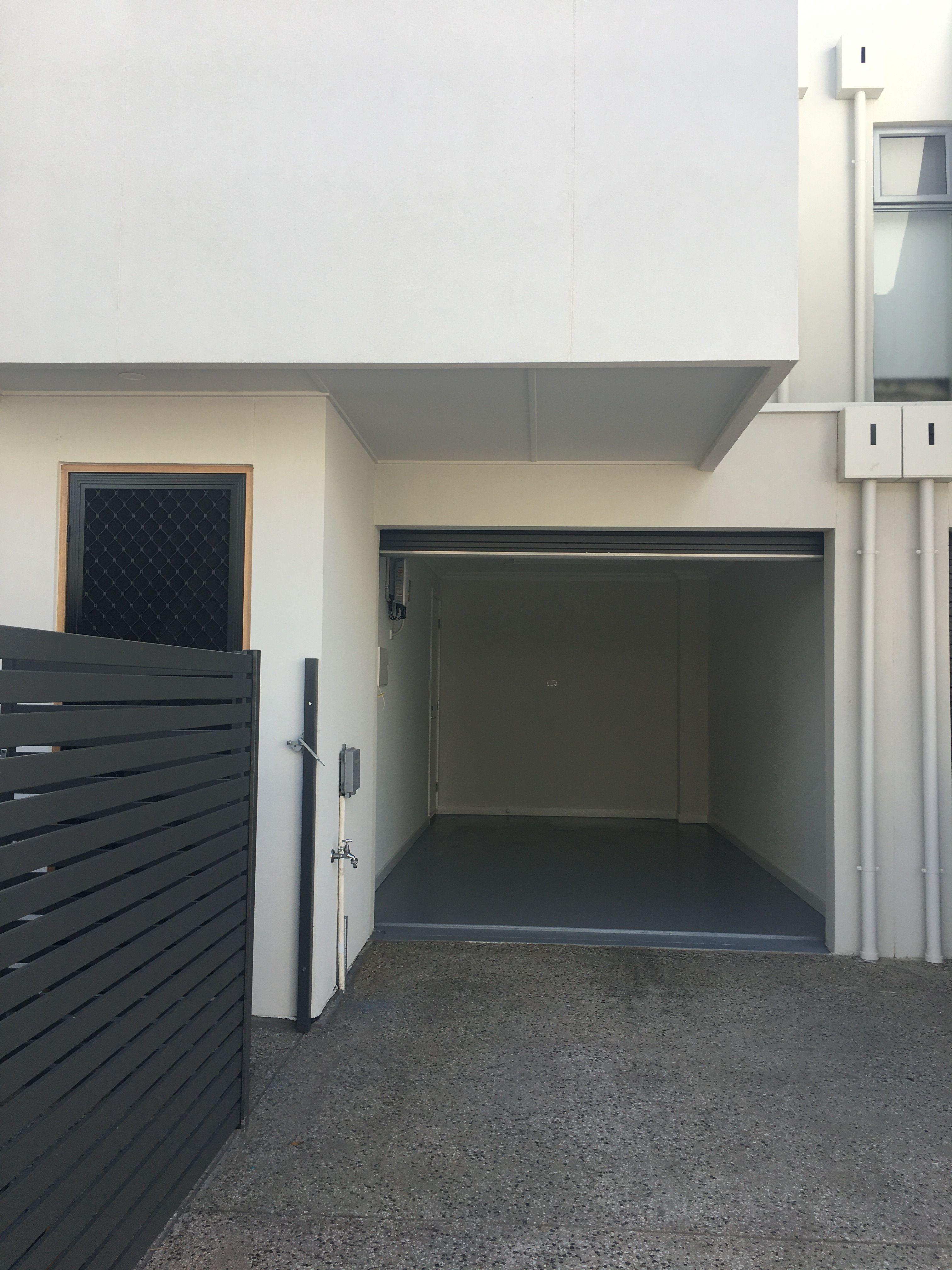 CONTEMPORARY LIVING BETWEEN THE CITY AND SEA