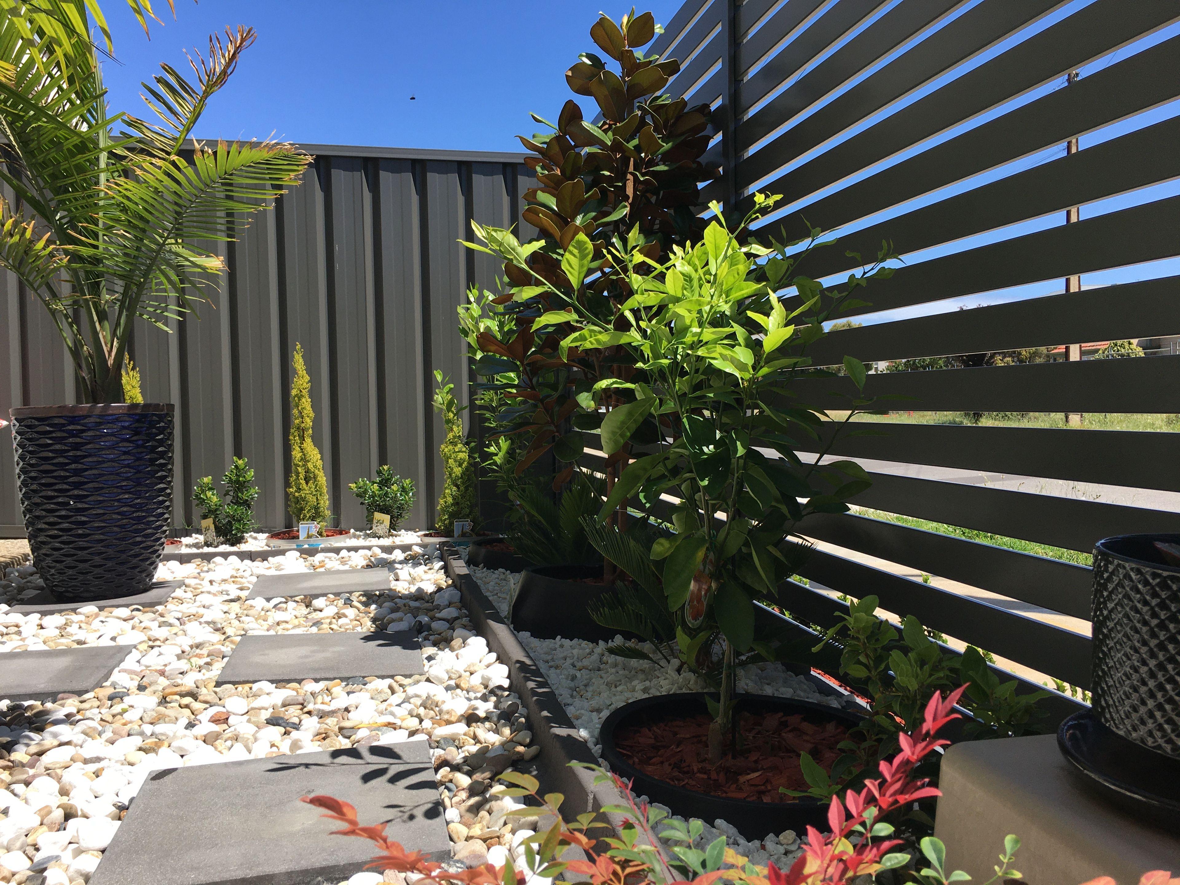 CONTEMPORARY LIVING BETWEEN THE CITY AND SEA