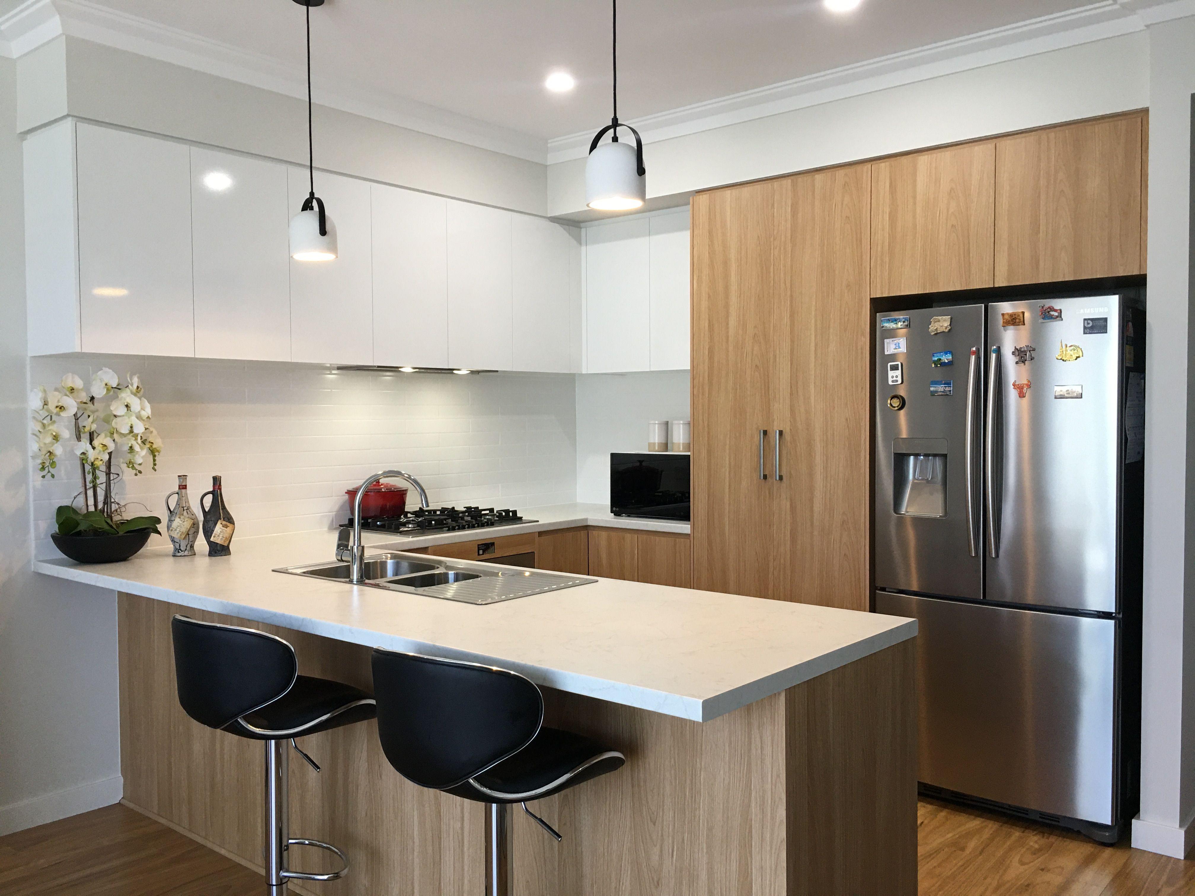 CONTEMPORARY LIVING BETWEEN THE CITY AND SEA