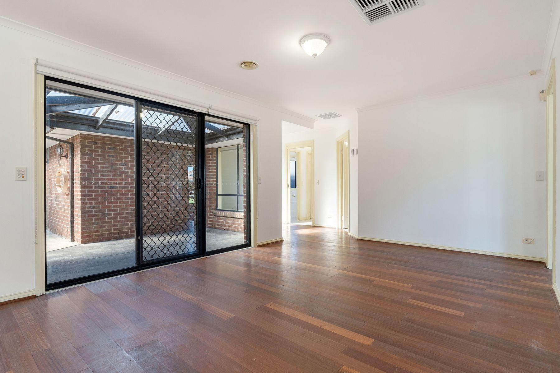 Charming 3-Bedroom Home in Roxburgh Park