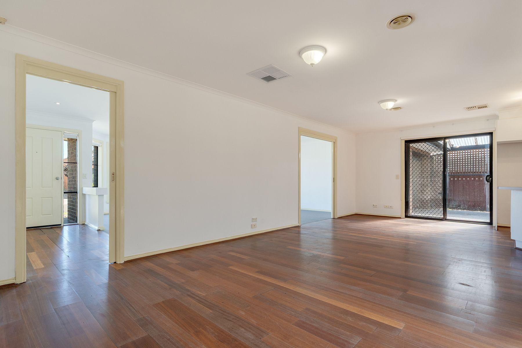 Charming 3-Bedroom Home in Roxburgh Park