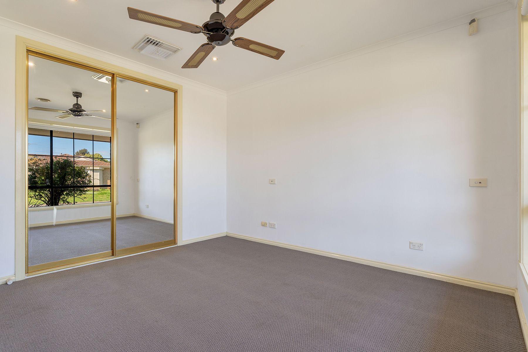 Charming 3-Bedroom Home in Roxburgh Park