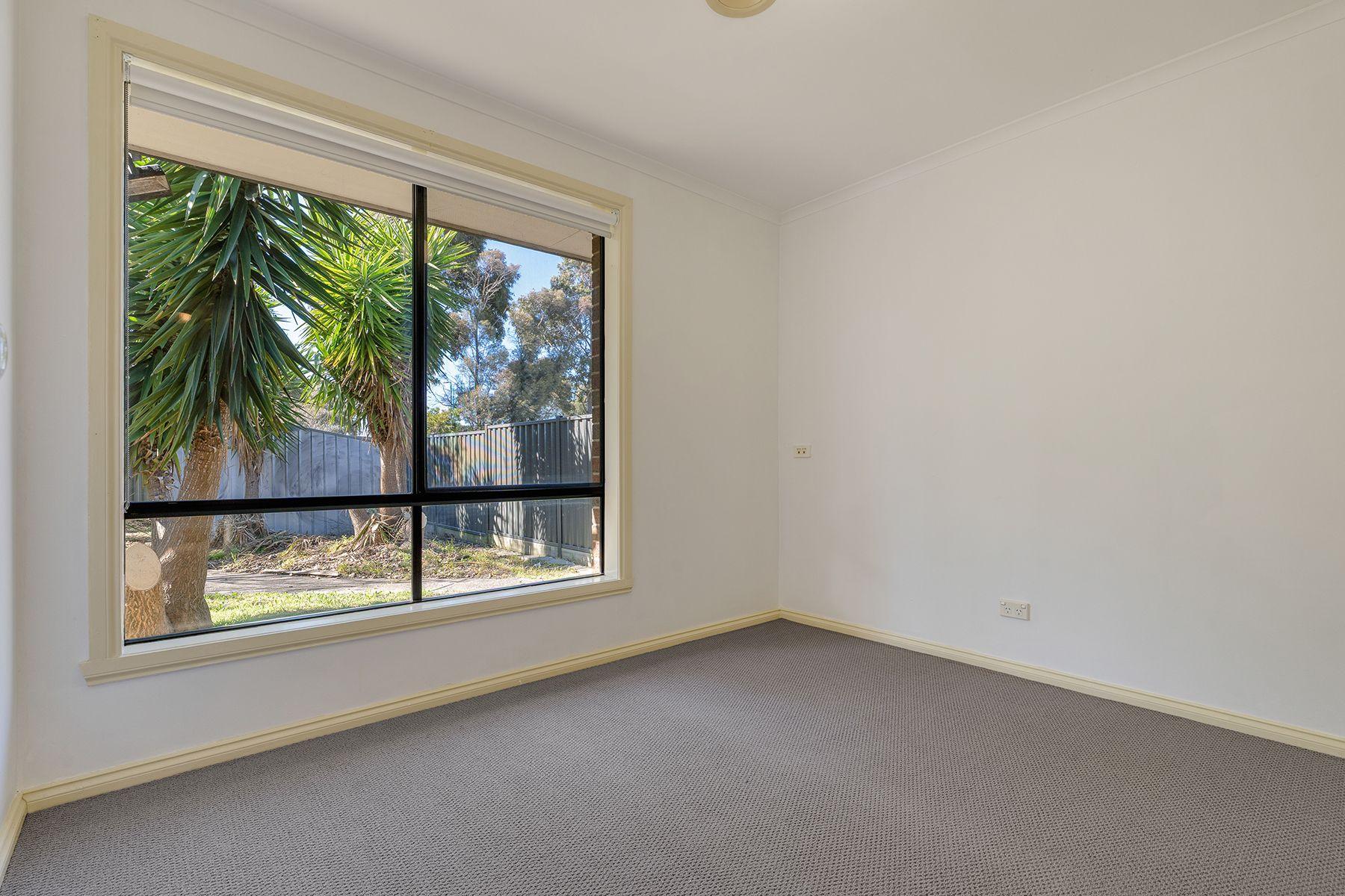Charming 3-Bedroom Home in Roxburgh Park