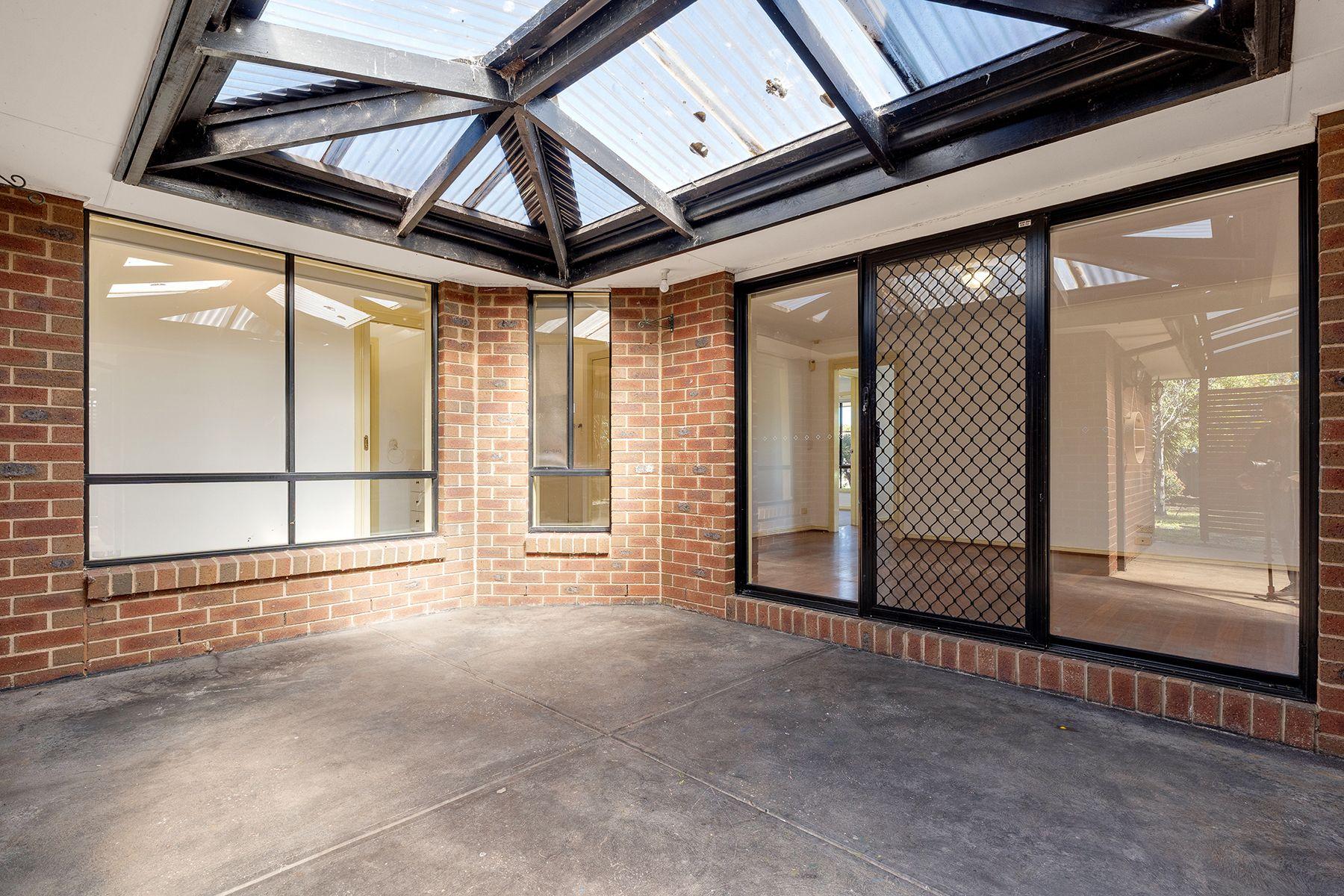 Charming 3-Bedroom Home in Roxburgh Park