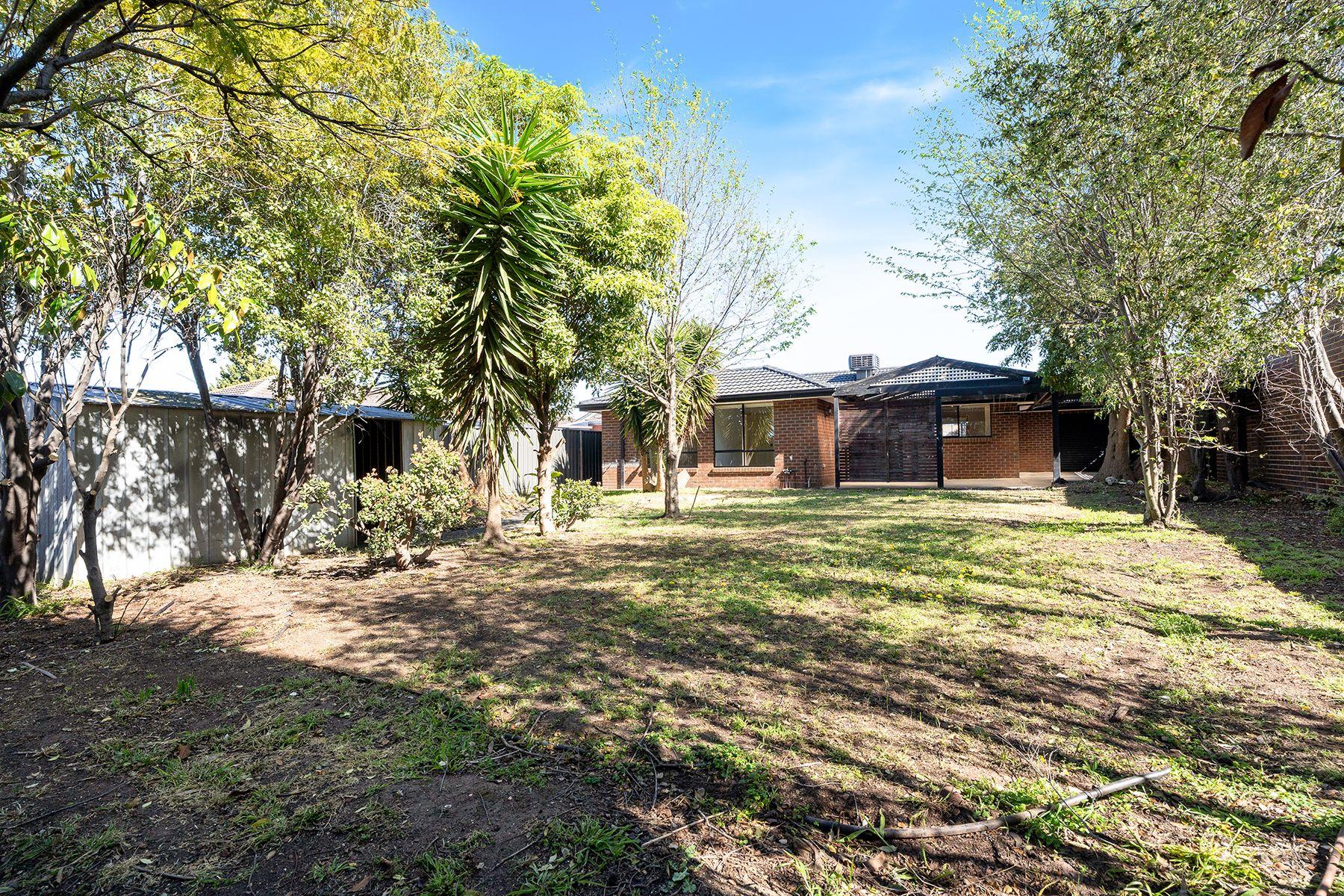 Charming 3-Bedroom Home in Roxburgh Park