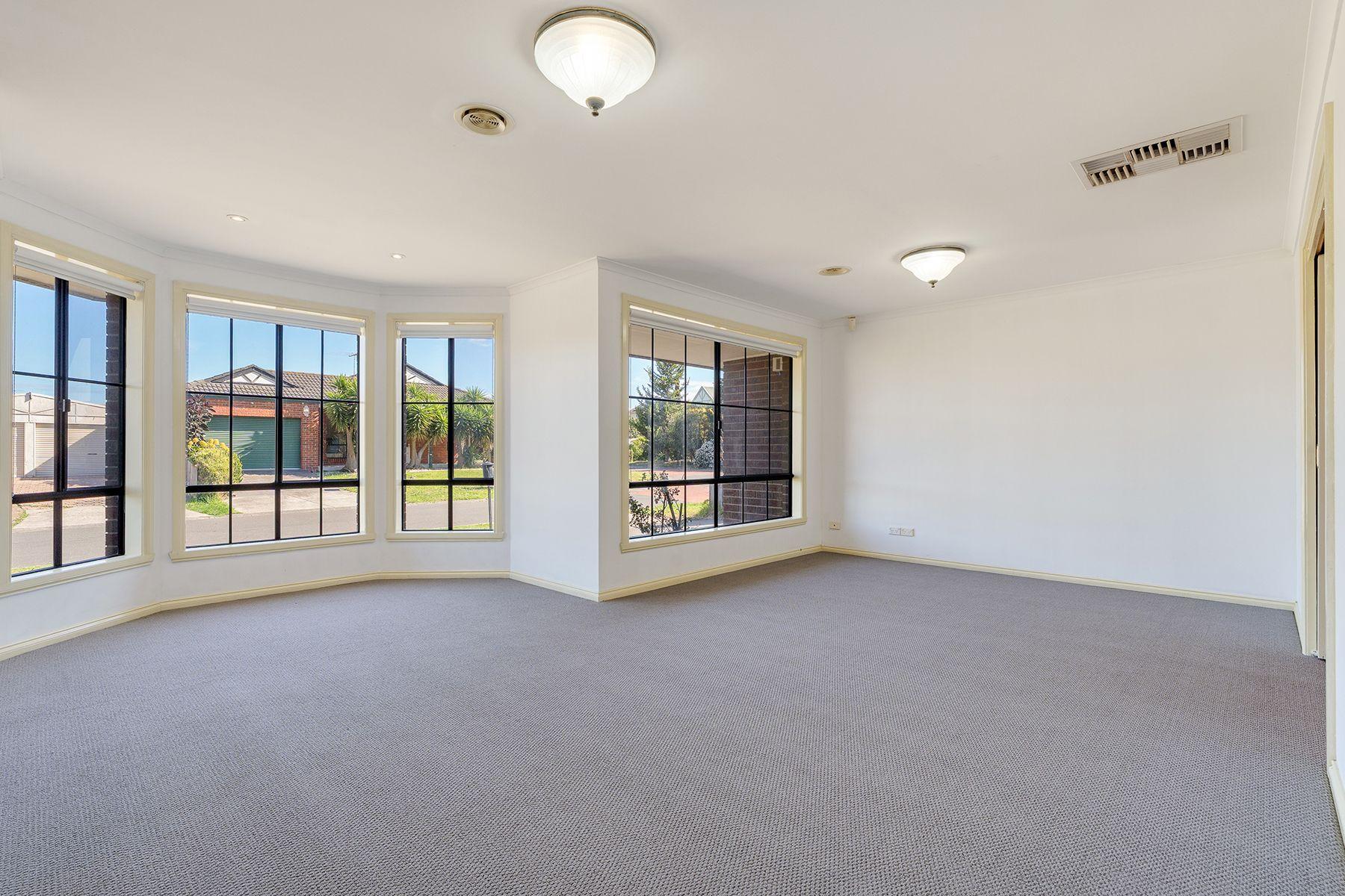 Charming 3-Bedroom Home in Roxburgh Park