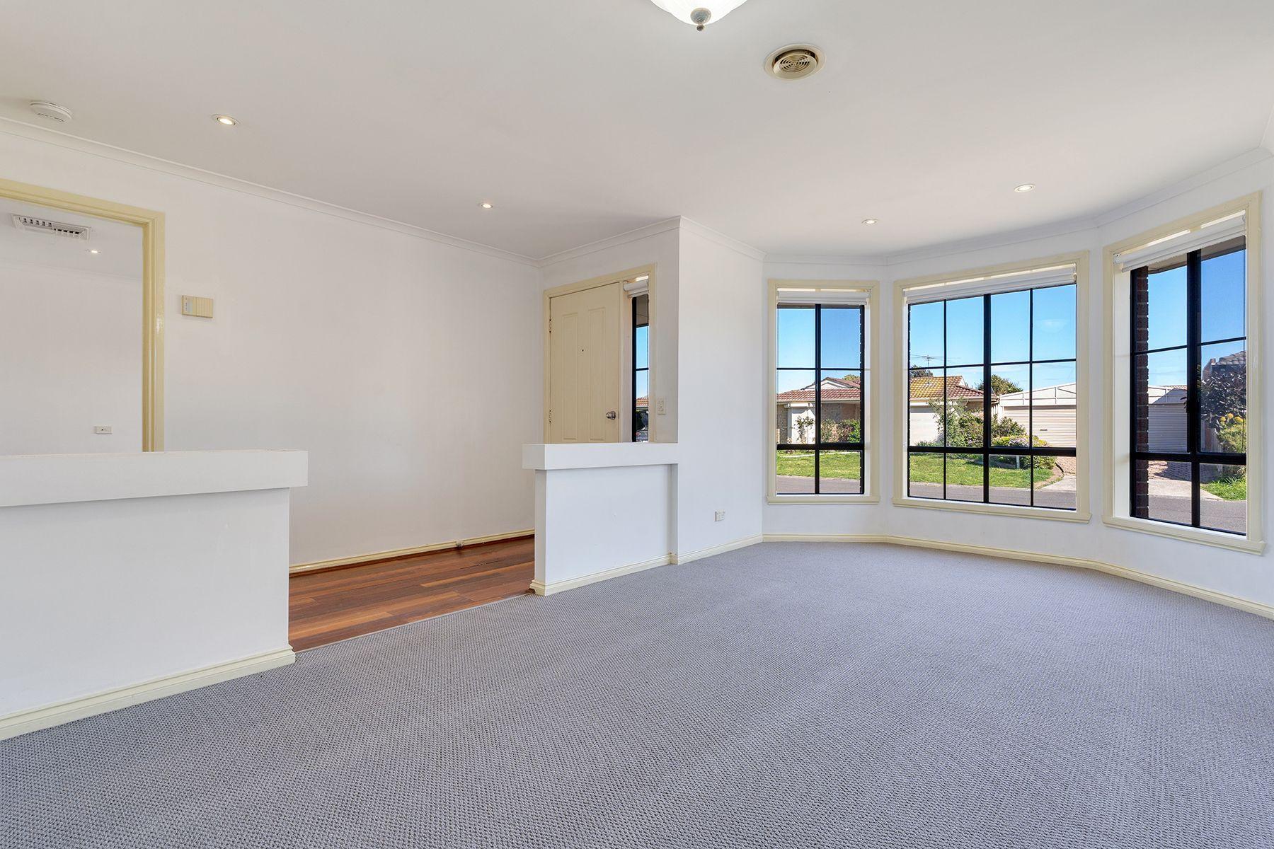 Charming 3-Bedroom Home in Roxburgh Park