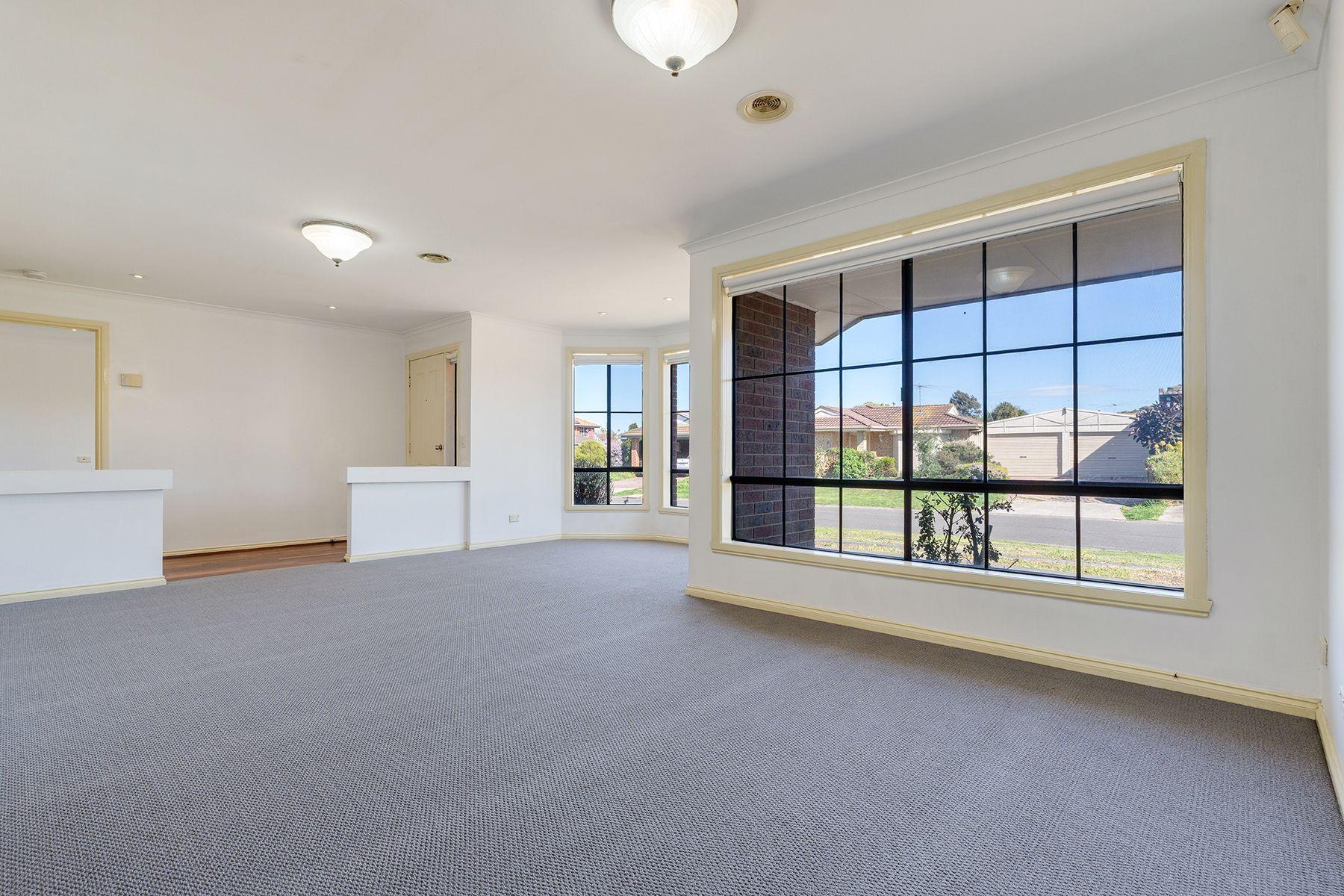 Charming 3-Bedroom Home in Roxburgh Park