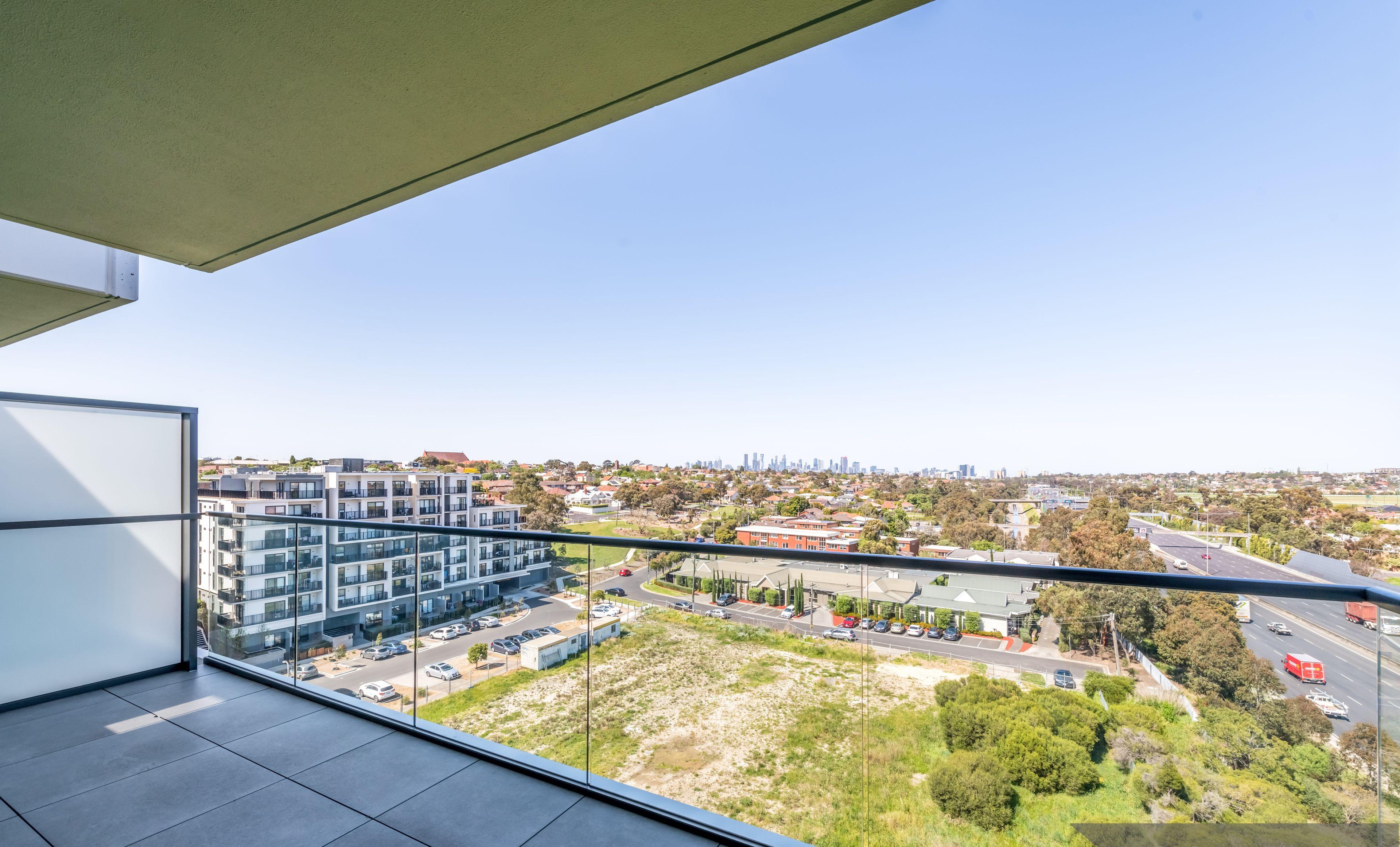 Light, Luxury & Location