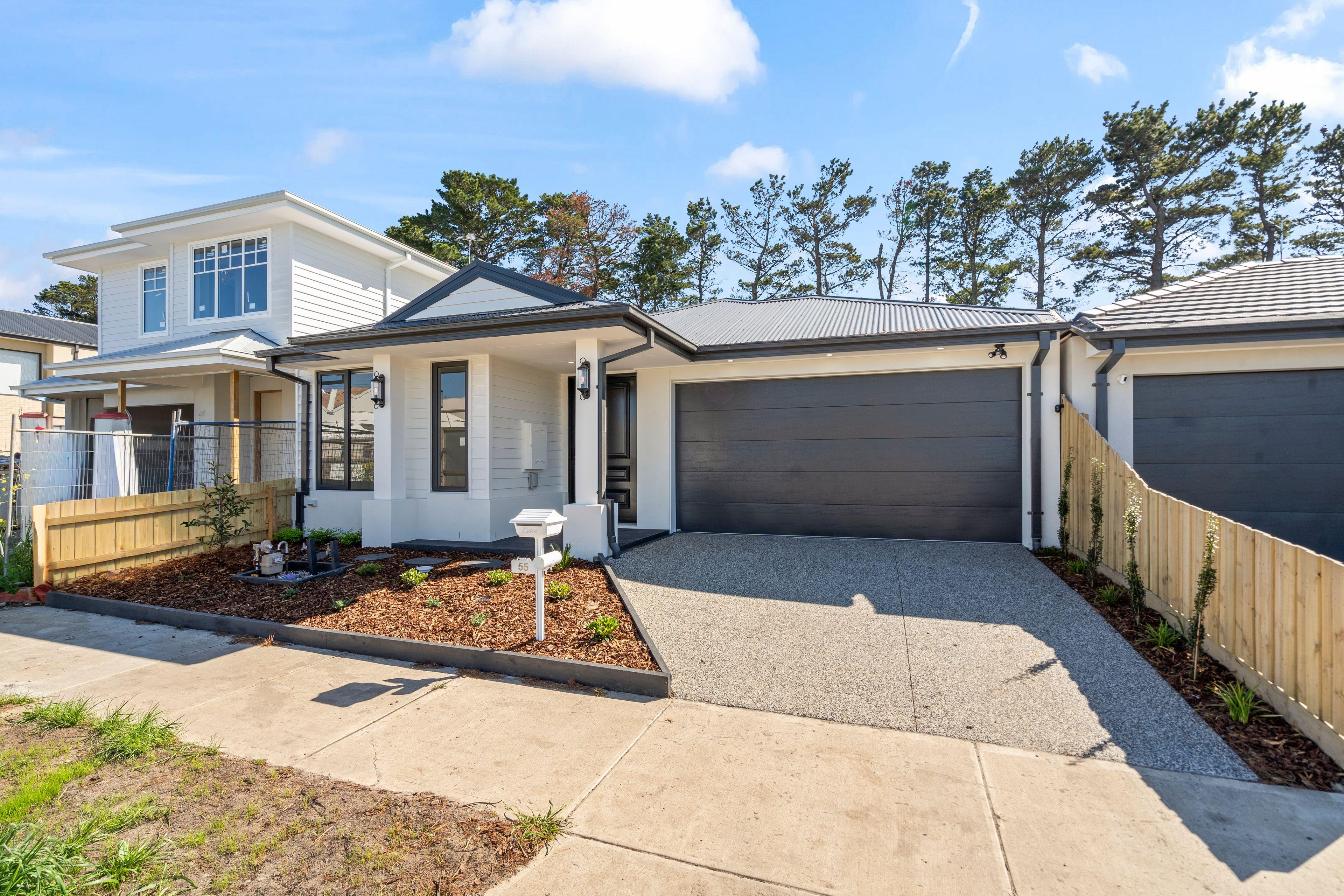 Prop-GPT: House: VIC Greenvale, VIC 3059 Home For Rent