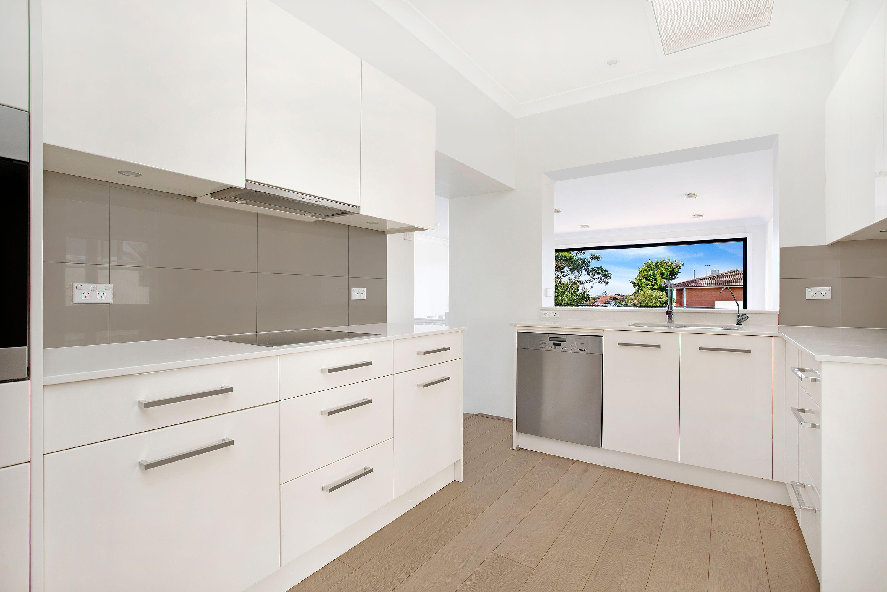 Grand Freestanding Family Home with Expansive Views in a Coveted Cul-de-Sac