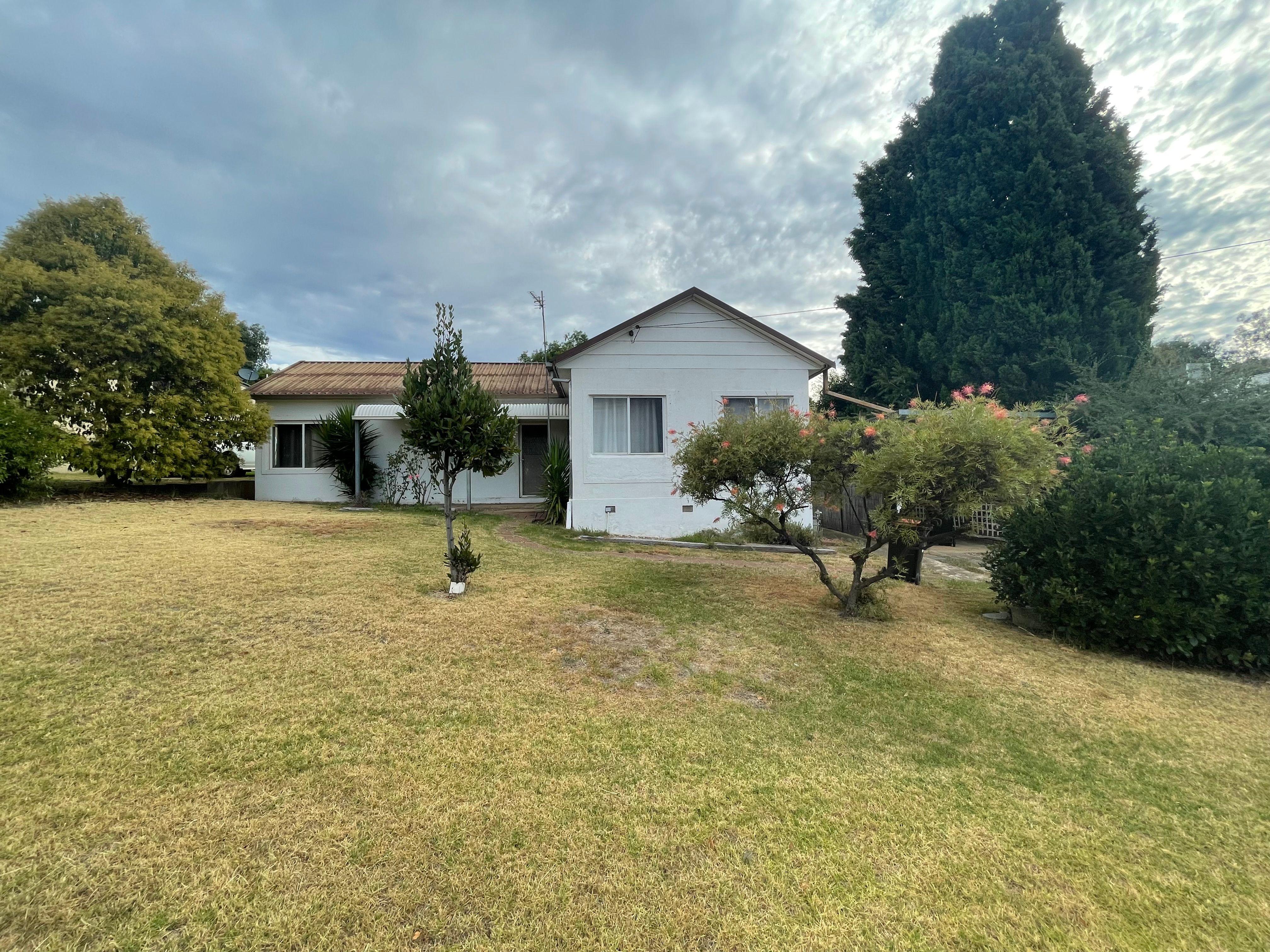 Prop-GPT: House: NSW Tumut, NSW 2720 Home For Rent