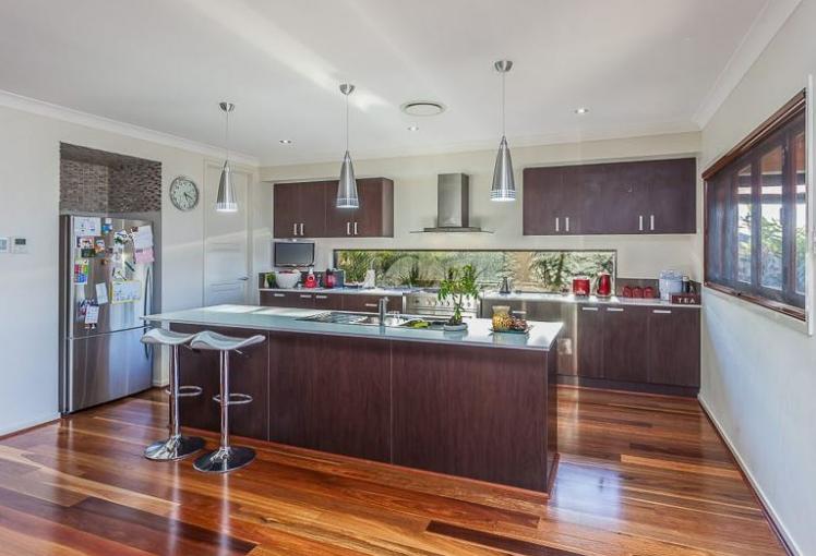 Beautiful Two Story 4 bedroom in the Heart of North Lakes