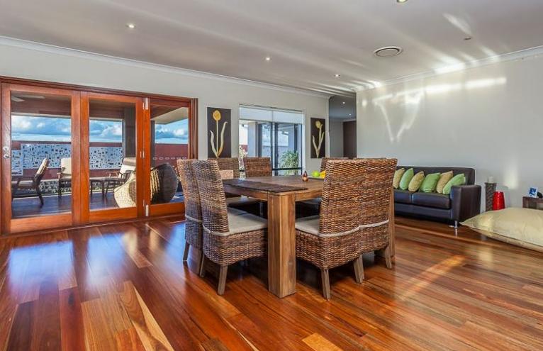 Beautiful Two Story 4 bedroom in the Heart of North Lakes