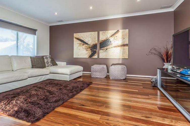 Beautiful Two Story 4 bedroom in the Heart of North Lakes