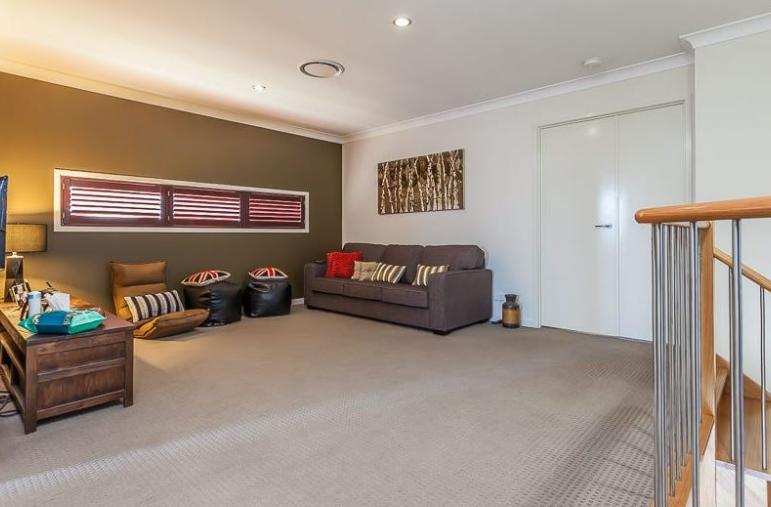 Beautiful Two Story 4 bedroom in the Heart of North Lakes