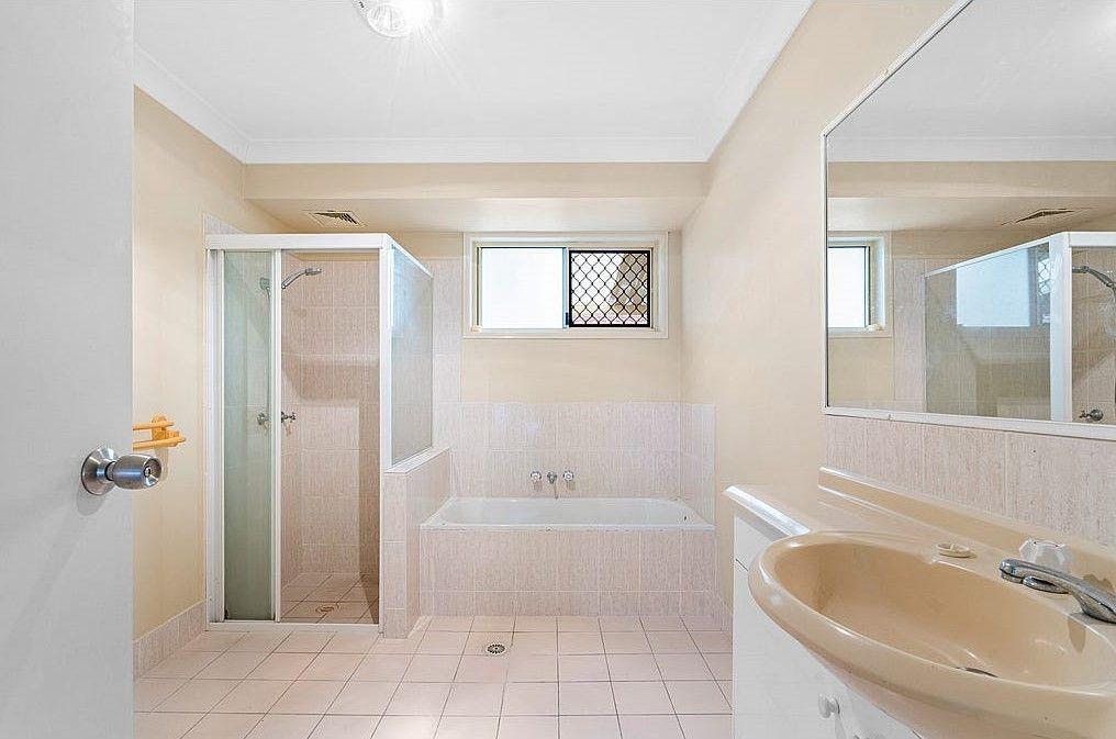 Light Filled & Modern, on Moriah!