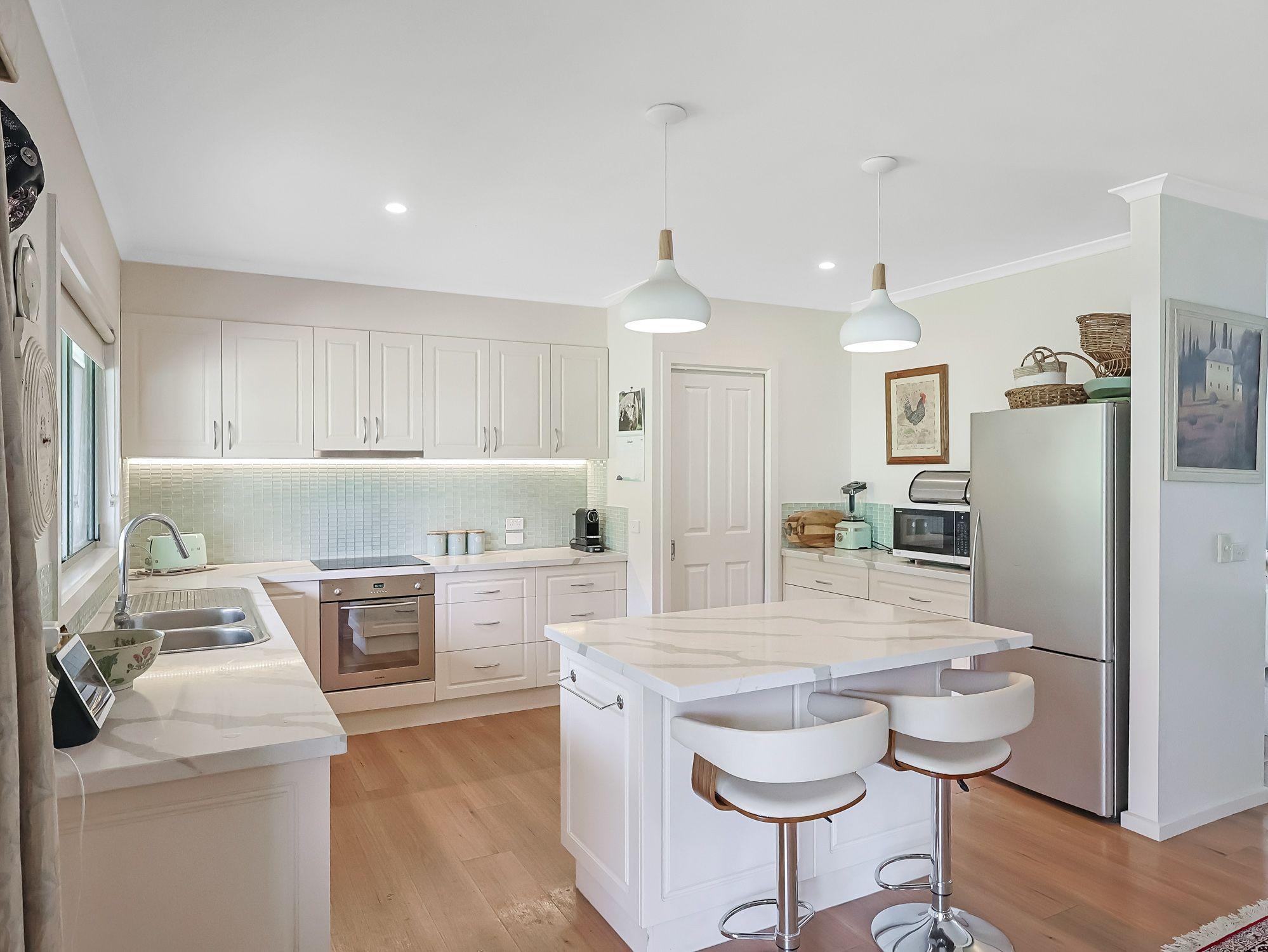 Exclusive Lakeside Estate - Wildlife, Water & Stunning Views