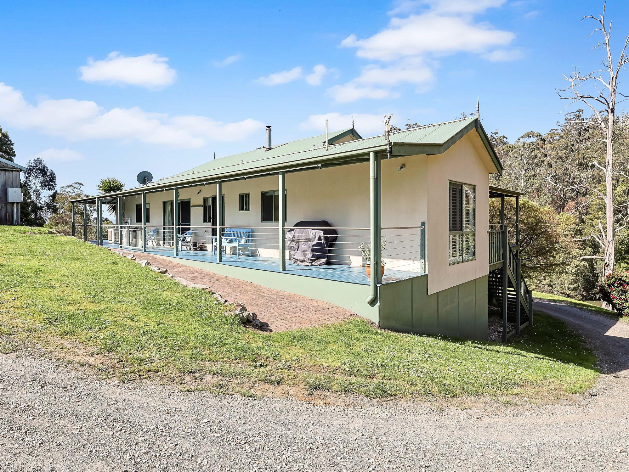 Exclusive Lakeside Estate - Wildlife, Water & Stunning Views