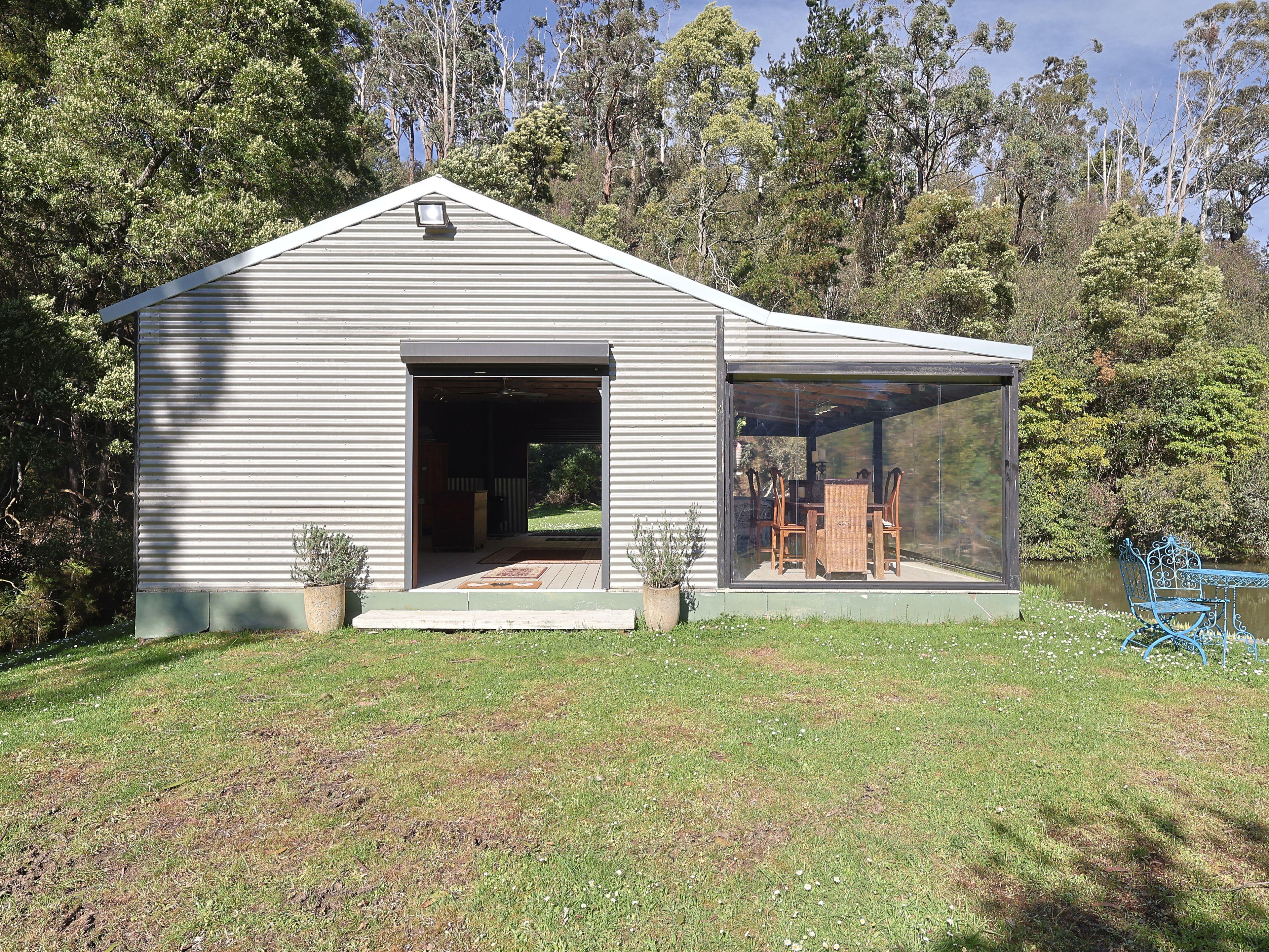 Exclusive Lakeside Estate - Wildlife, Water & Stunning Views