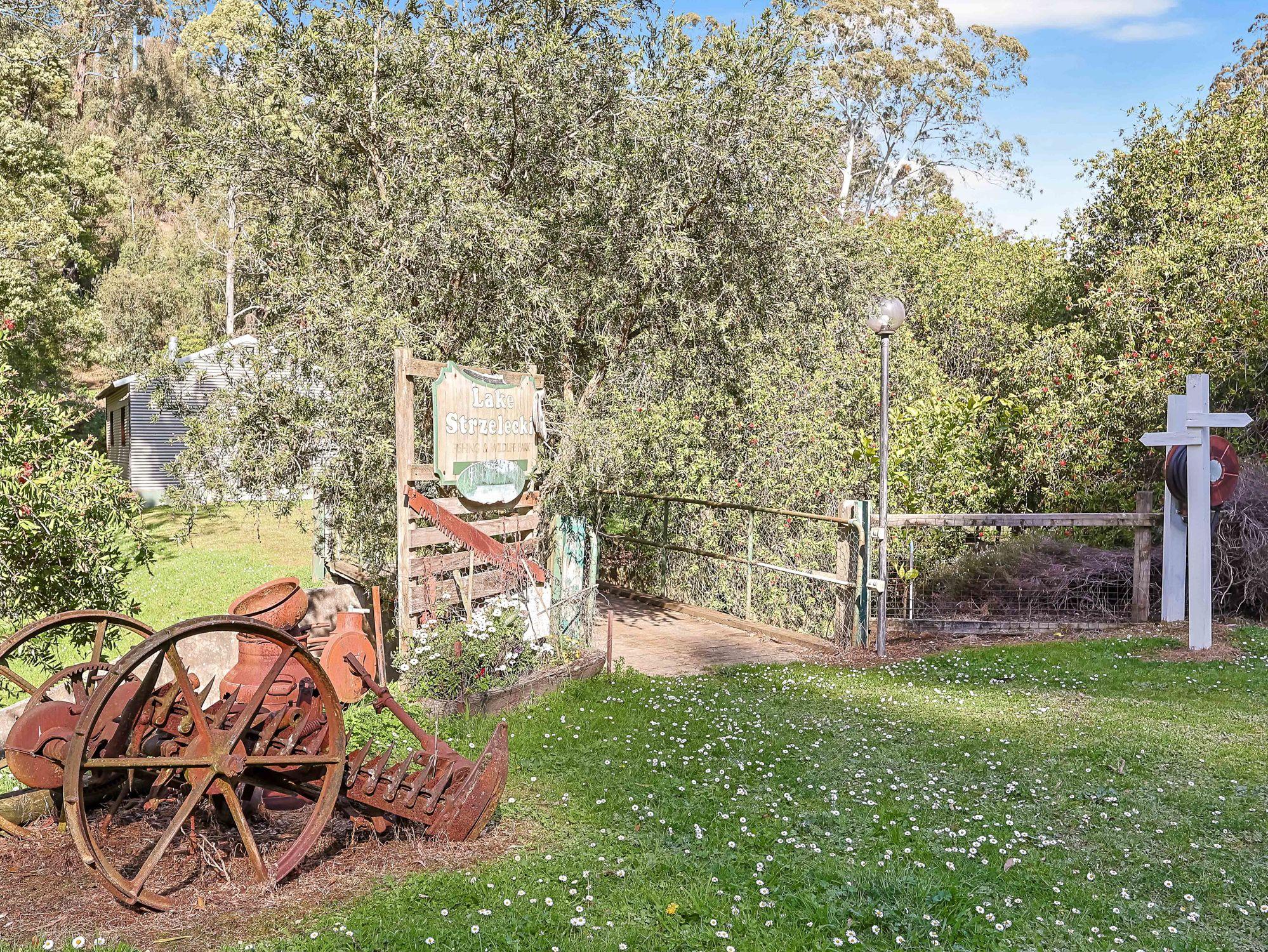 Exclusive Lakeside Estate - Wildlife, Water & Stunning Views
