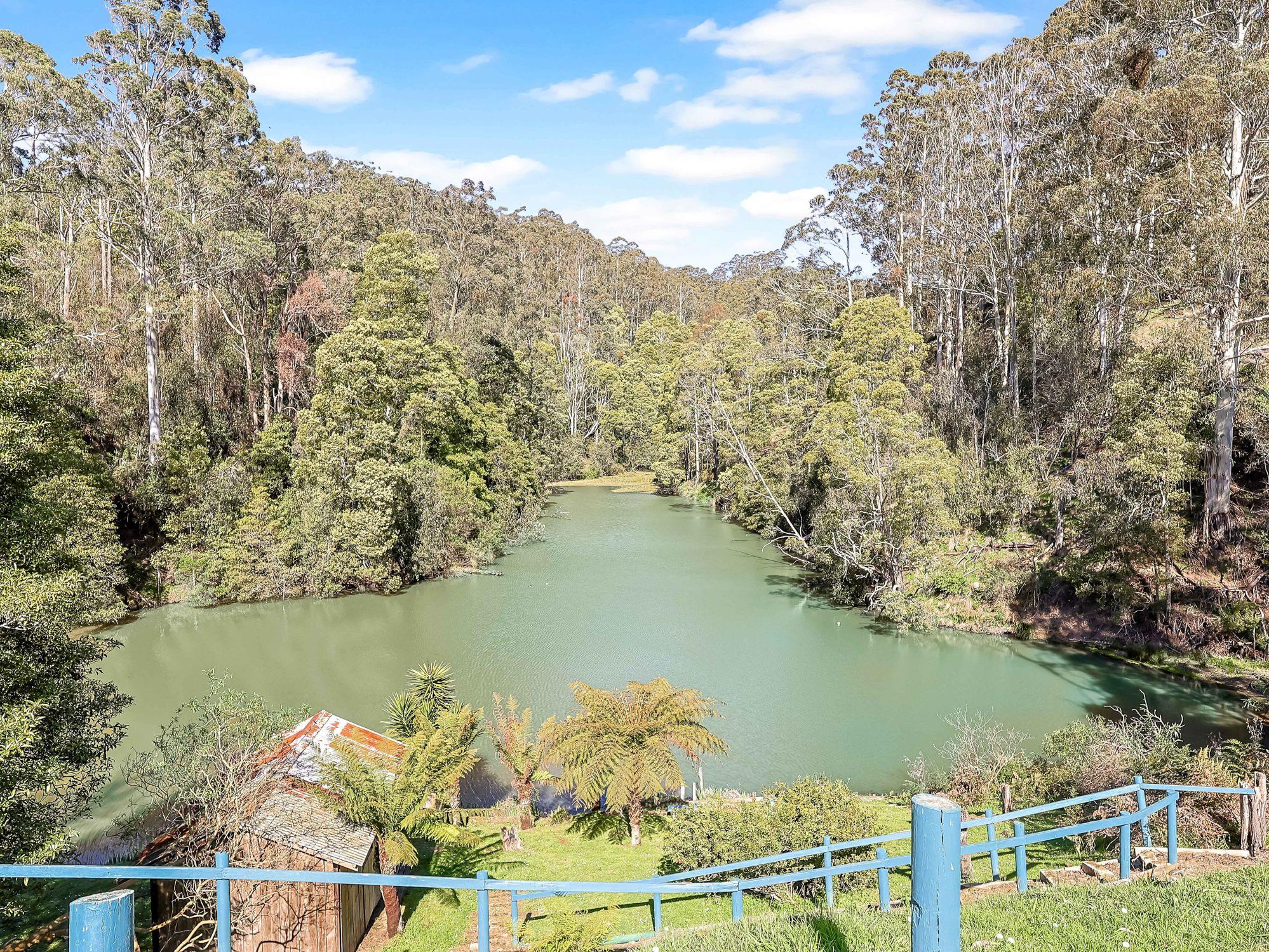 Exclusive Lakeside Estate - Wildlife, Water & Stunning Views