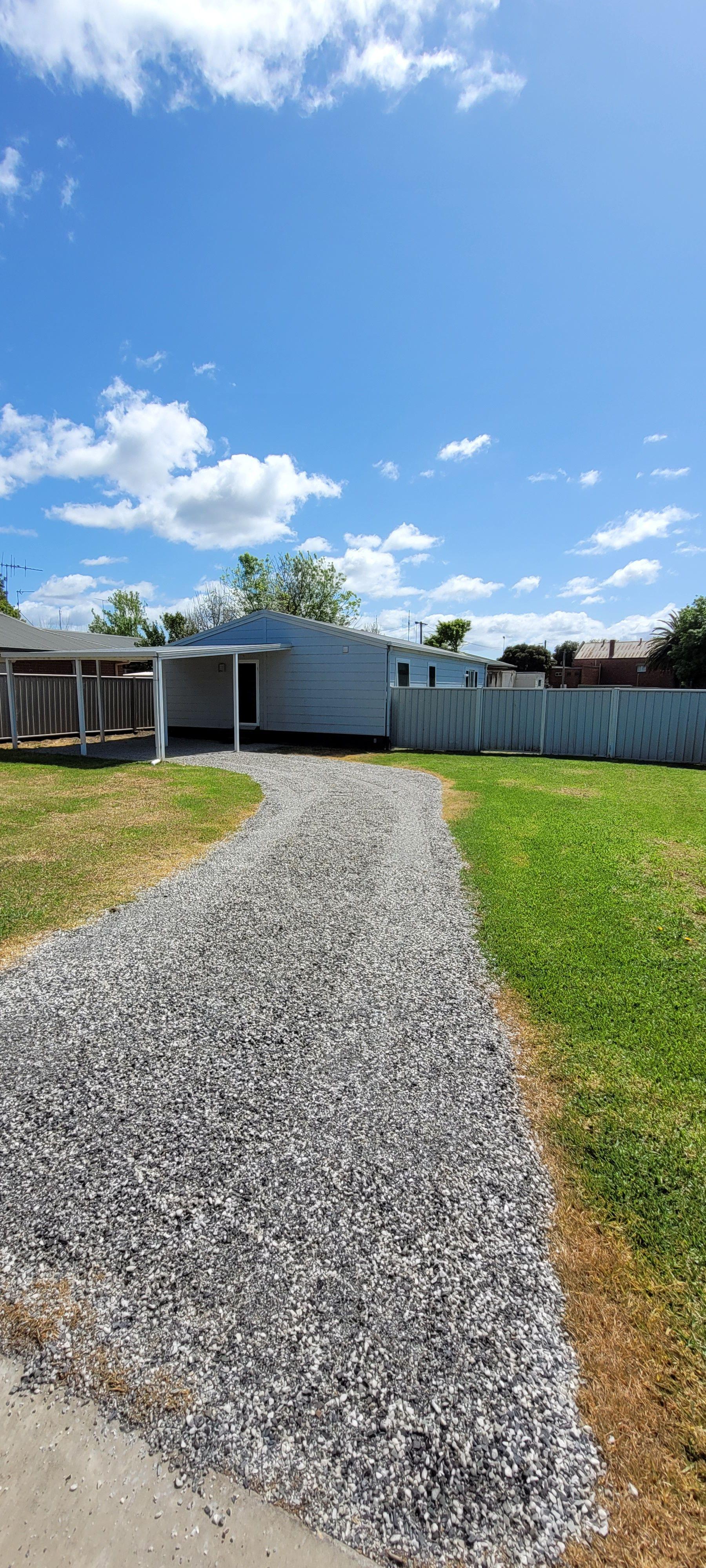 PLEASE CALL RAY WHITE OFFICE TO BOOK A VIEWING 03 57942777