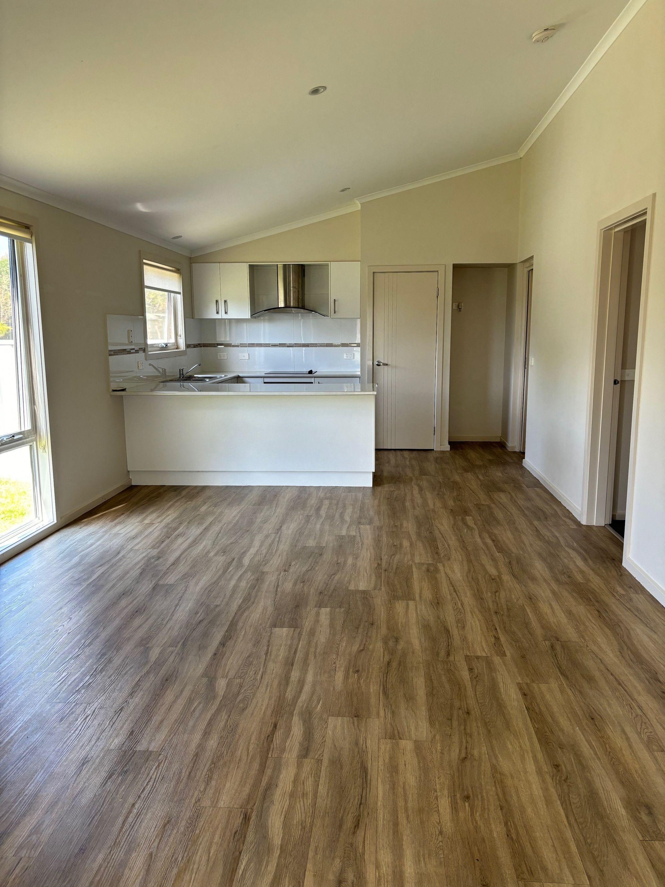 PLEASE CALL RAY WHITE OFFICE TO BOOK A VIEWING 03 57942777