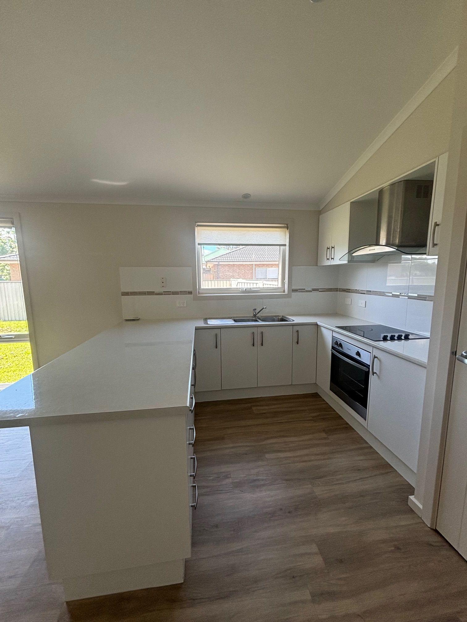 PLEASE CALL RAY WHITE OFFICE TO BOOK A VIEWING 03 57942777