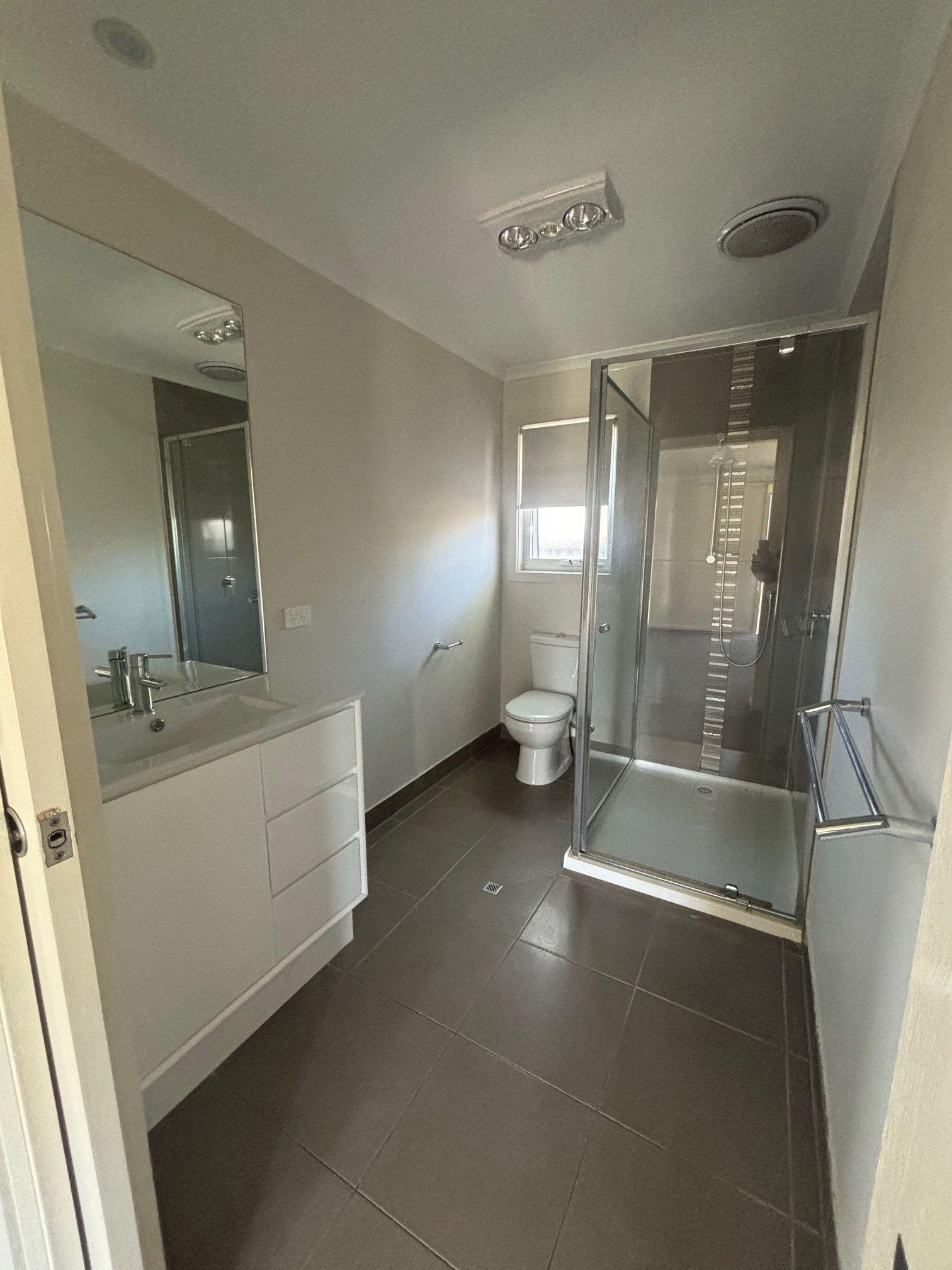 PLEASE CALL RAY WHITE OFFICE TO BOOK A VIEWING 03 57942777