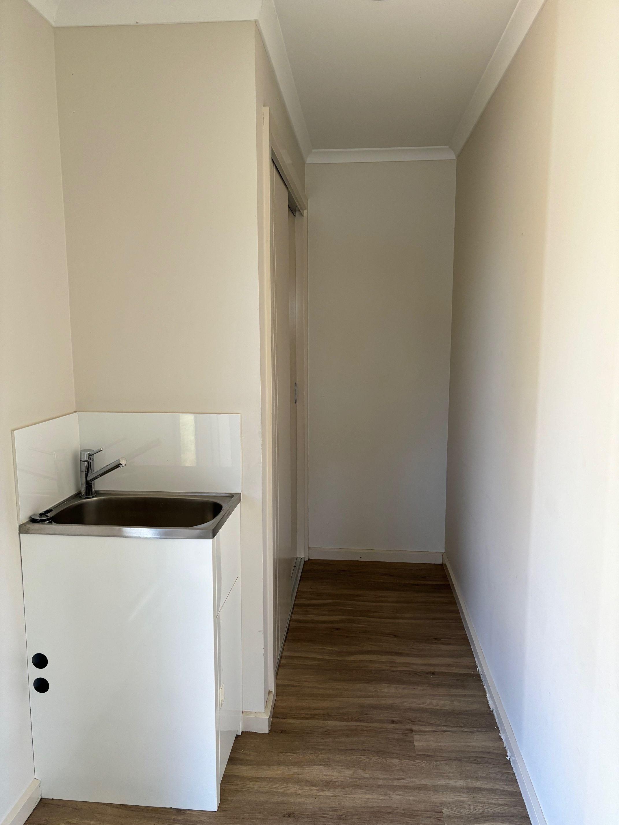 PLEASE CALL RAY WHITE OFFICE TO BOOK A VIEWING 03 57942777