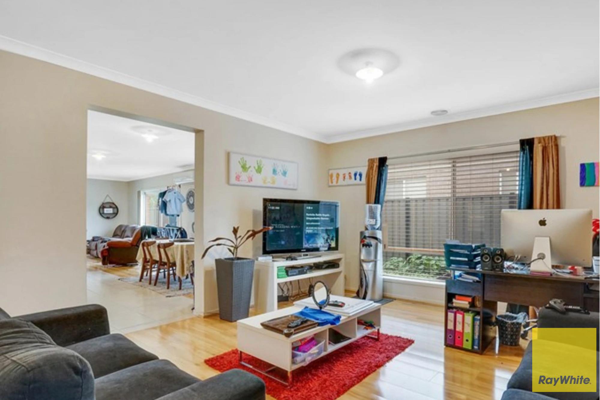 Exceptional Family Living in TARNEIT Location!