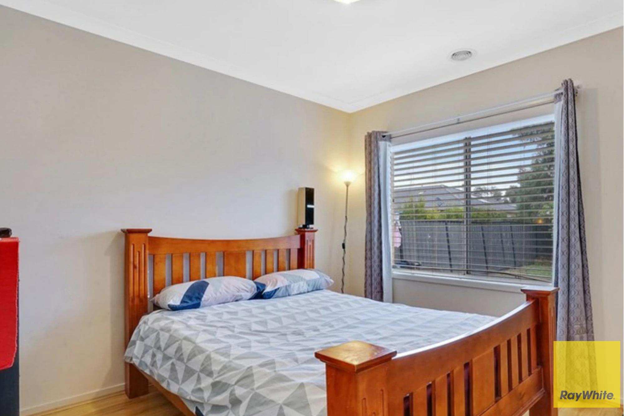 Exceptional Family Living in TARNEIT Location!
