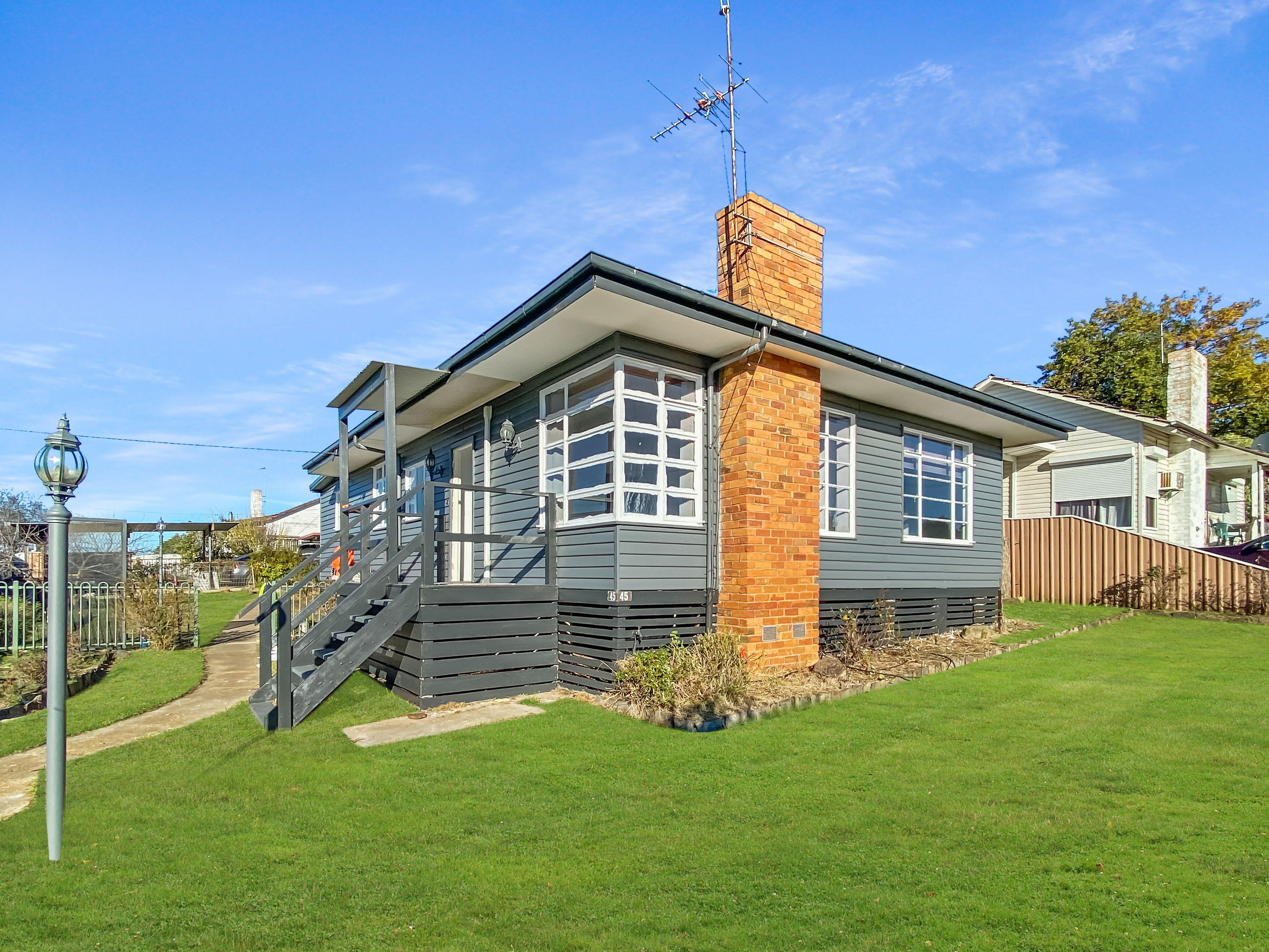 Prop-GPT: House: VIC Ararat, VIC 3377 Home For Rent