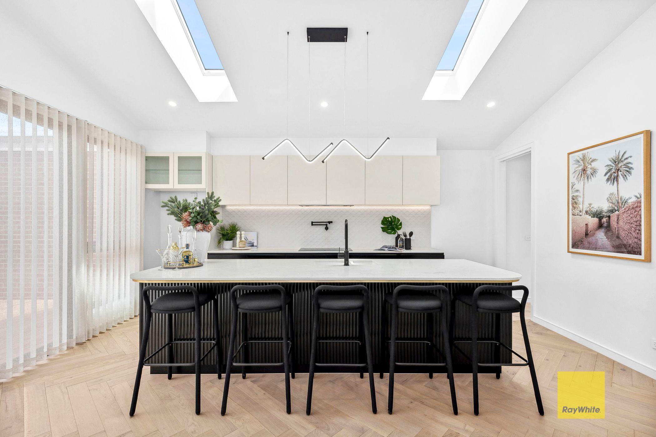 Prop-GPT: Townhouse: VIC East Geelong, VIC 3219 Home For Rent