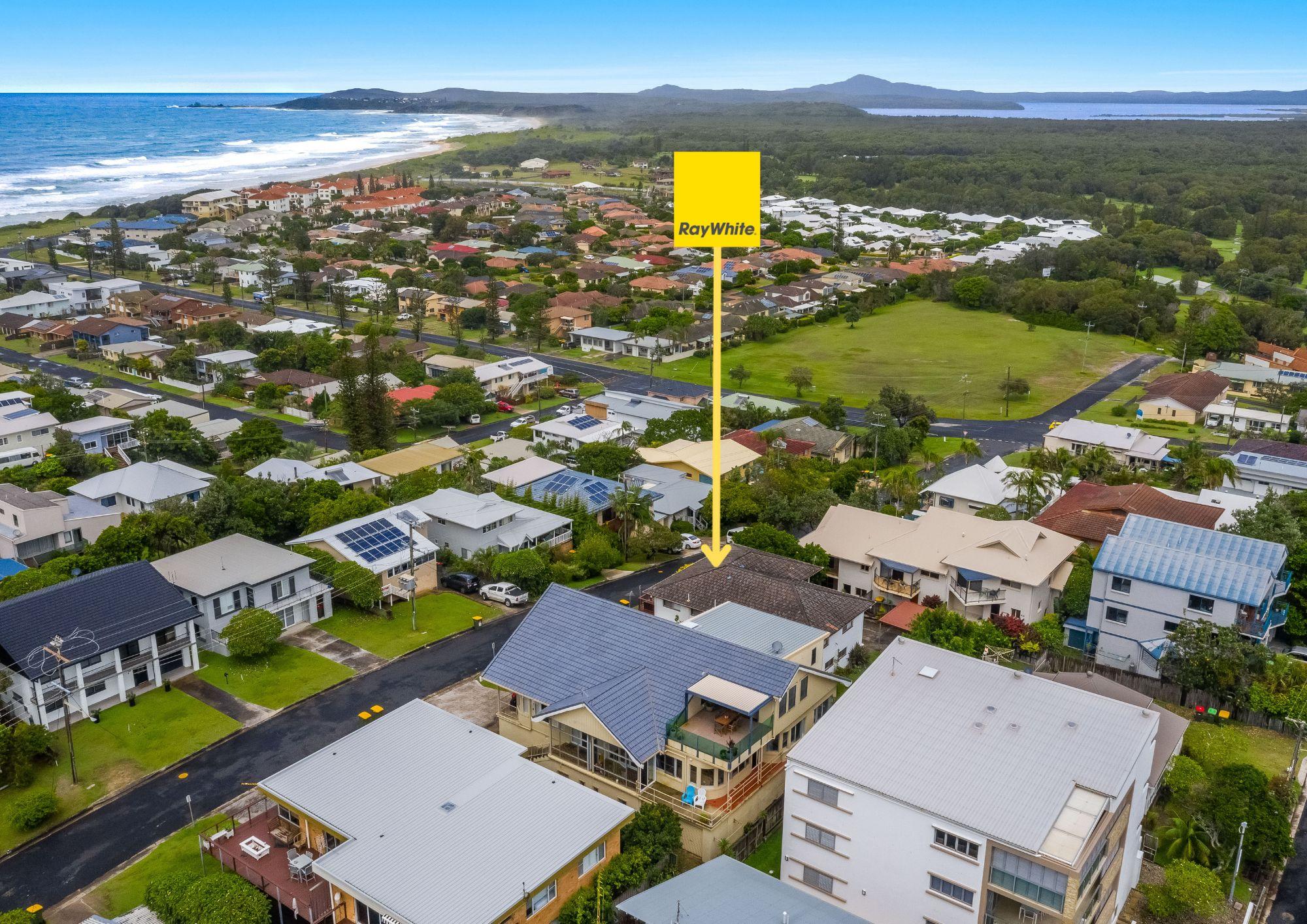UNIT IN TOWN, CLOSE TO BEACHES, SHOPS, RESTAURANTS