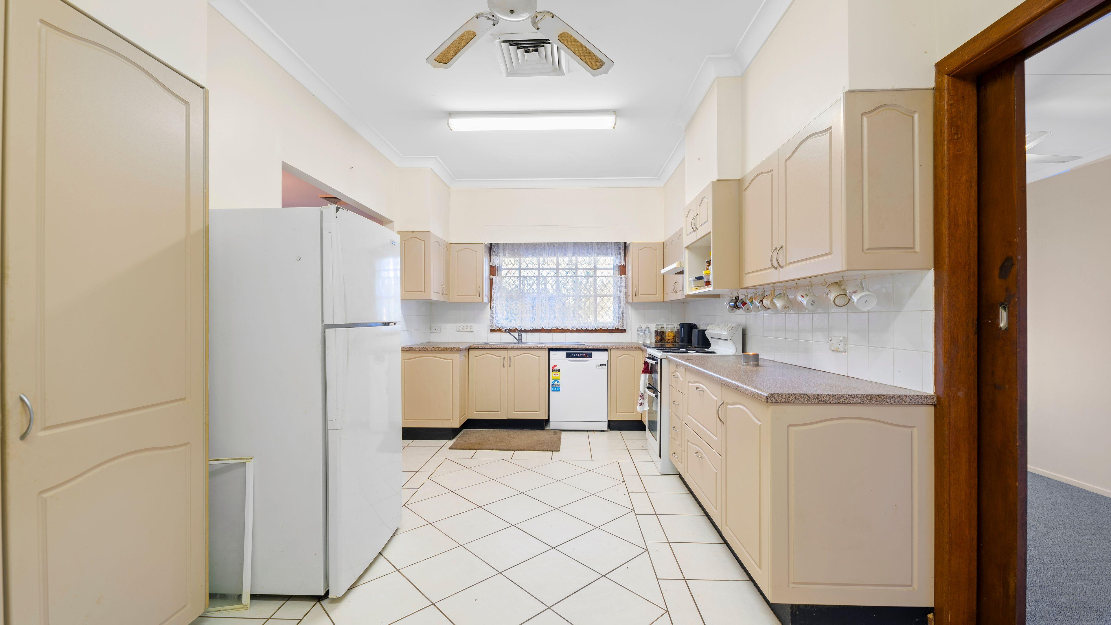 Family Home Close to Schools and CBD