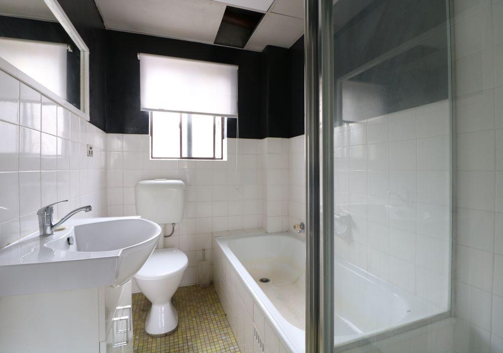 PRIME LOCATION - READY TO MOVE IN!!!