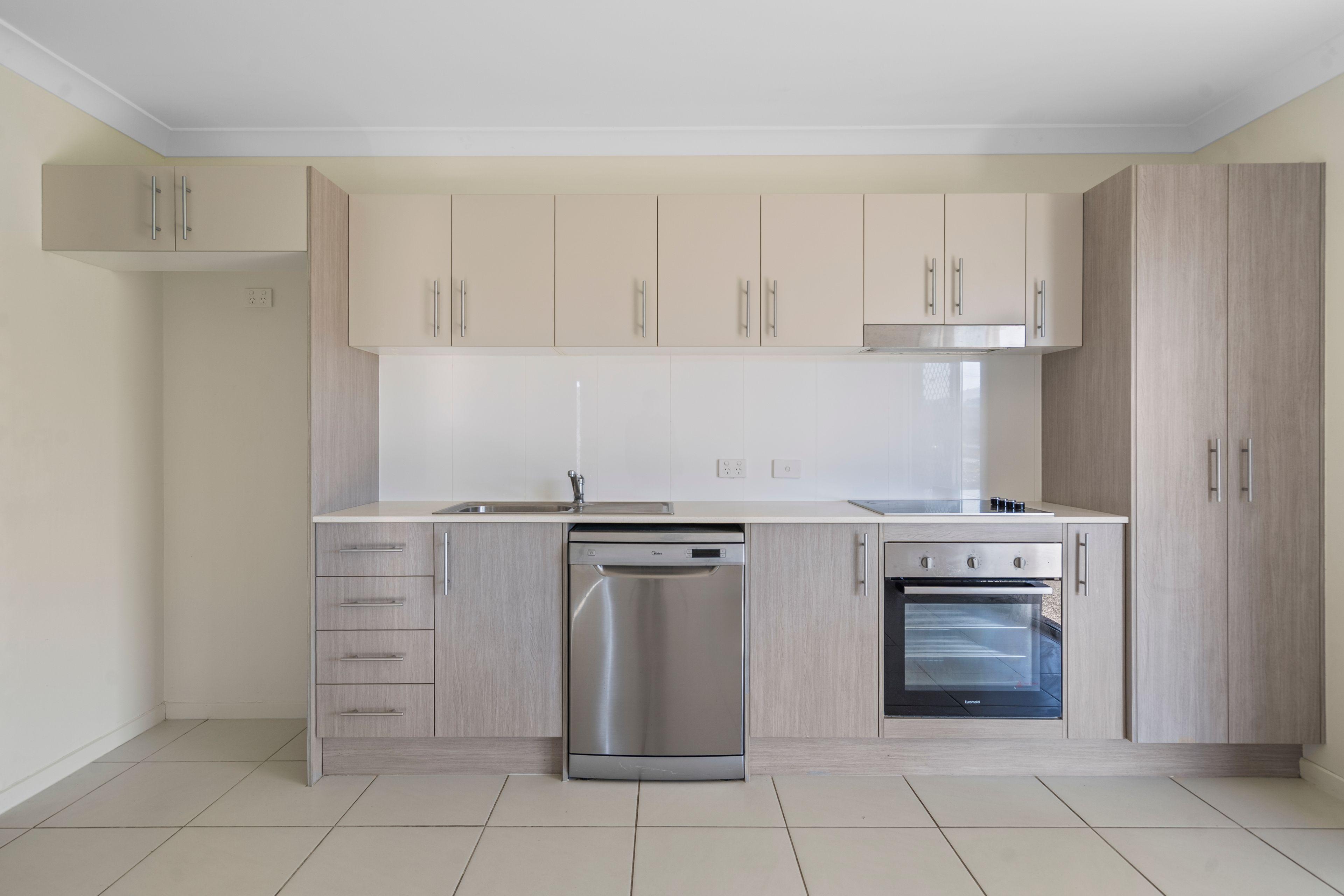 Stylish 2-Bedroom Duplex in Karalee - Peaceful Living with City Convenience