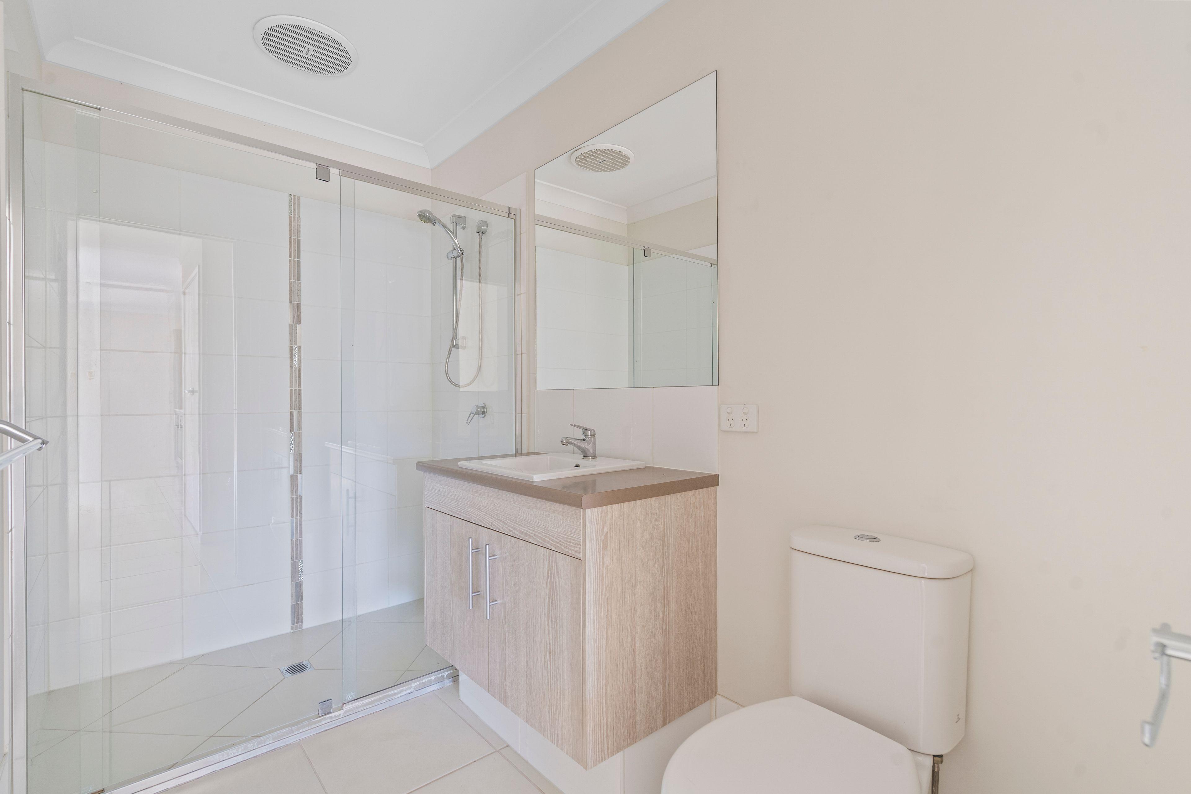 Stylish 2-Bedroom Duplex in Karalee - Peaceful Living with City Convenience