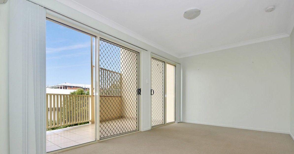 Modern Townhouse in Prime Redcliffe Location