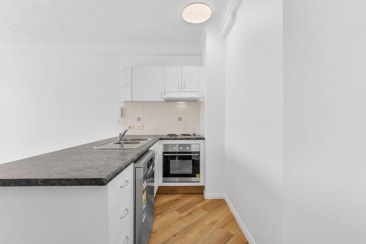 17/10-12 Bath Street, LABRADOR, QLD 4215 - Unit for Rent - harcourts.net