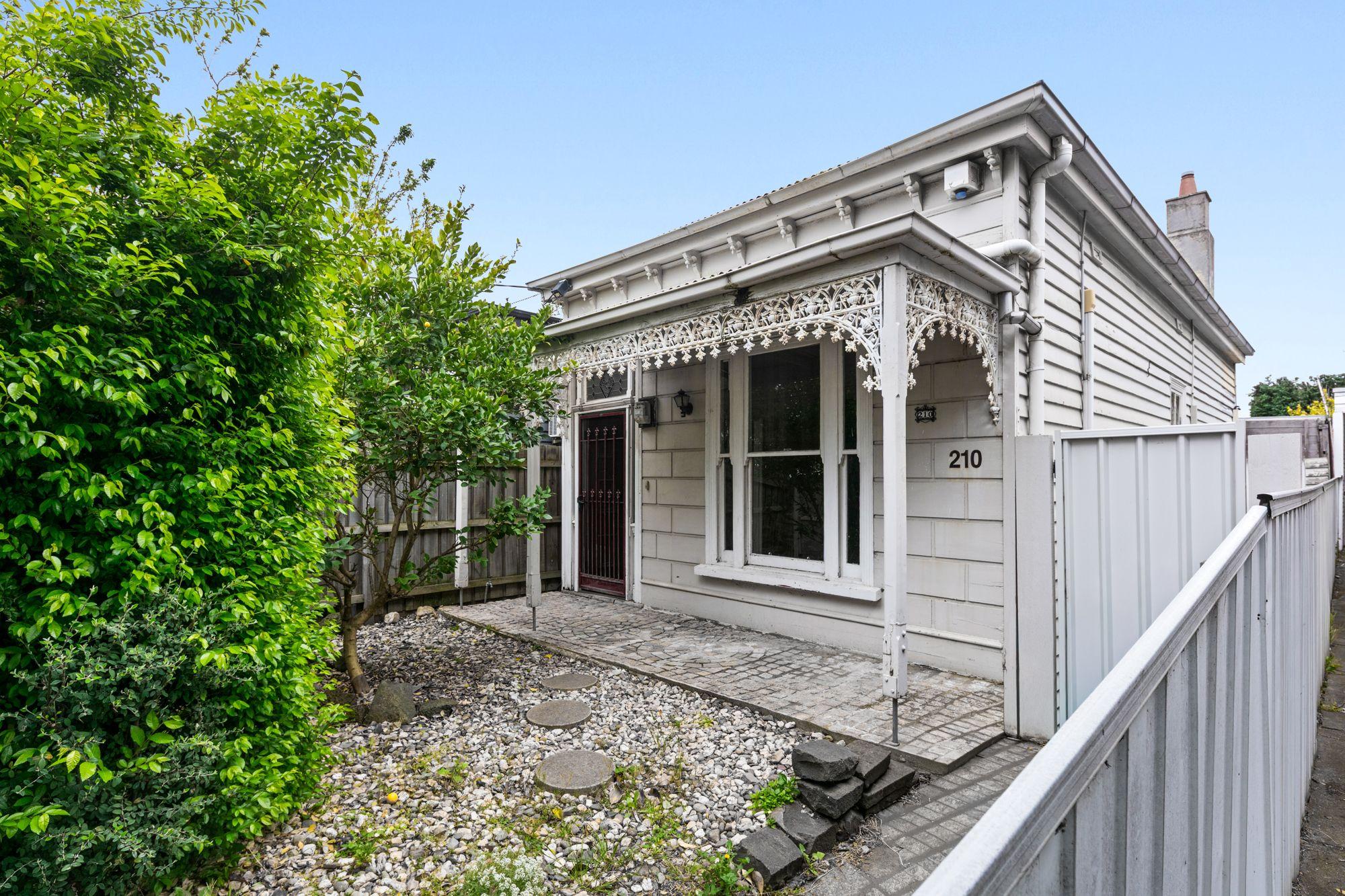 Prop-GPT: House: VIC Williamstown, VIC 3016 Home For Rent