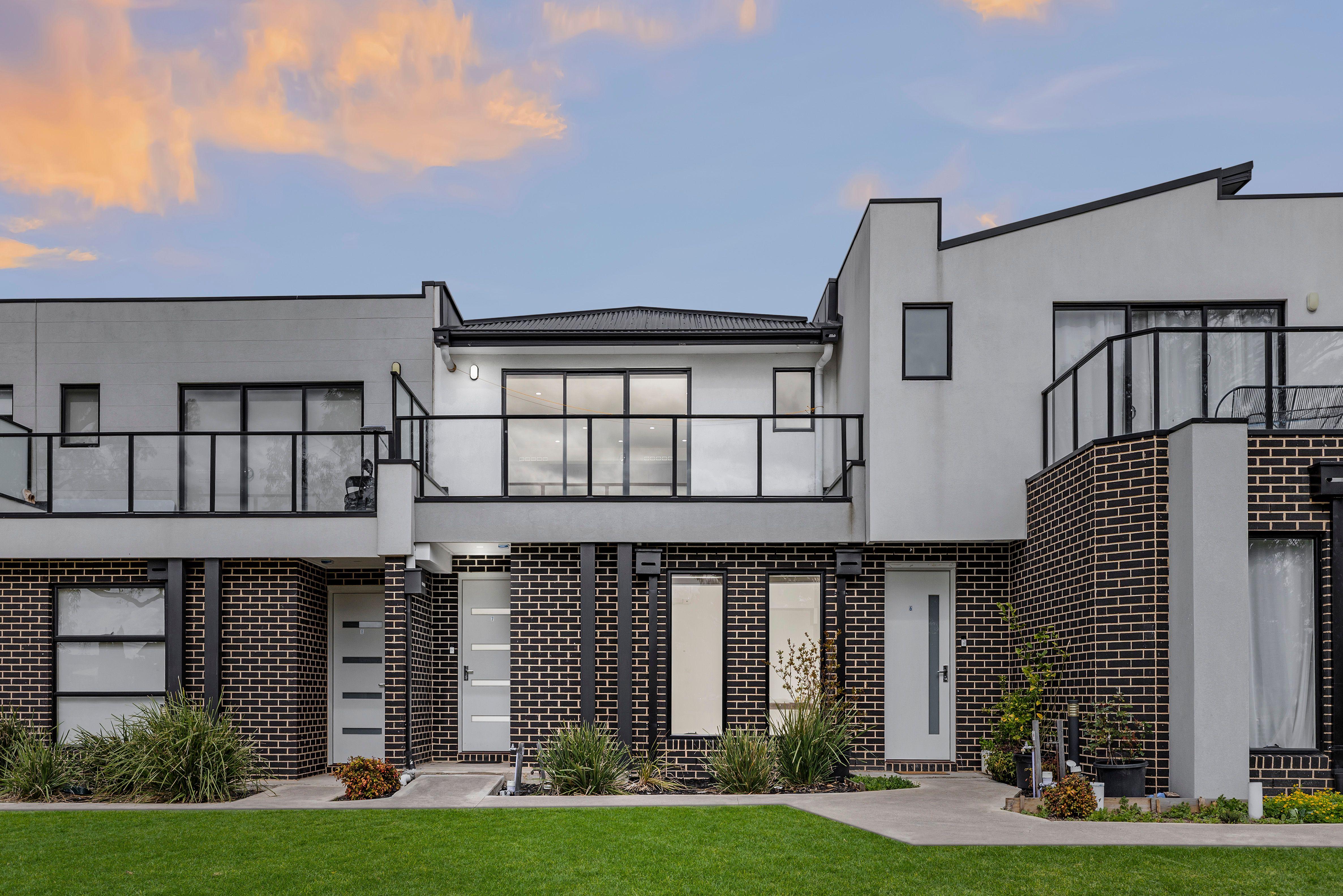 Prop-GPT: Townhouse: VIC Wollert, VIC 3750 Home For Rent