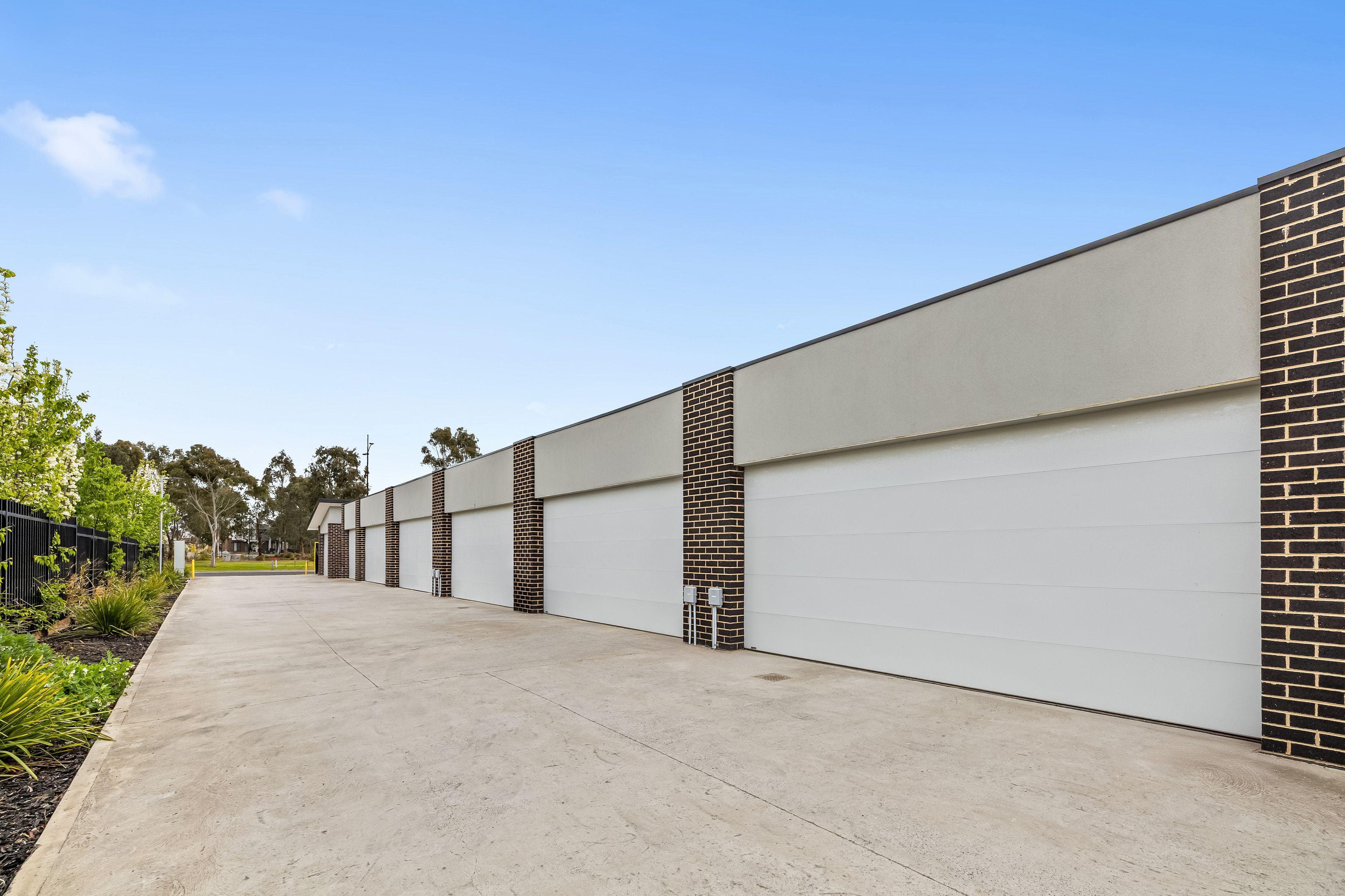 Stylish Townhouse with Reverse Living & Green Views