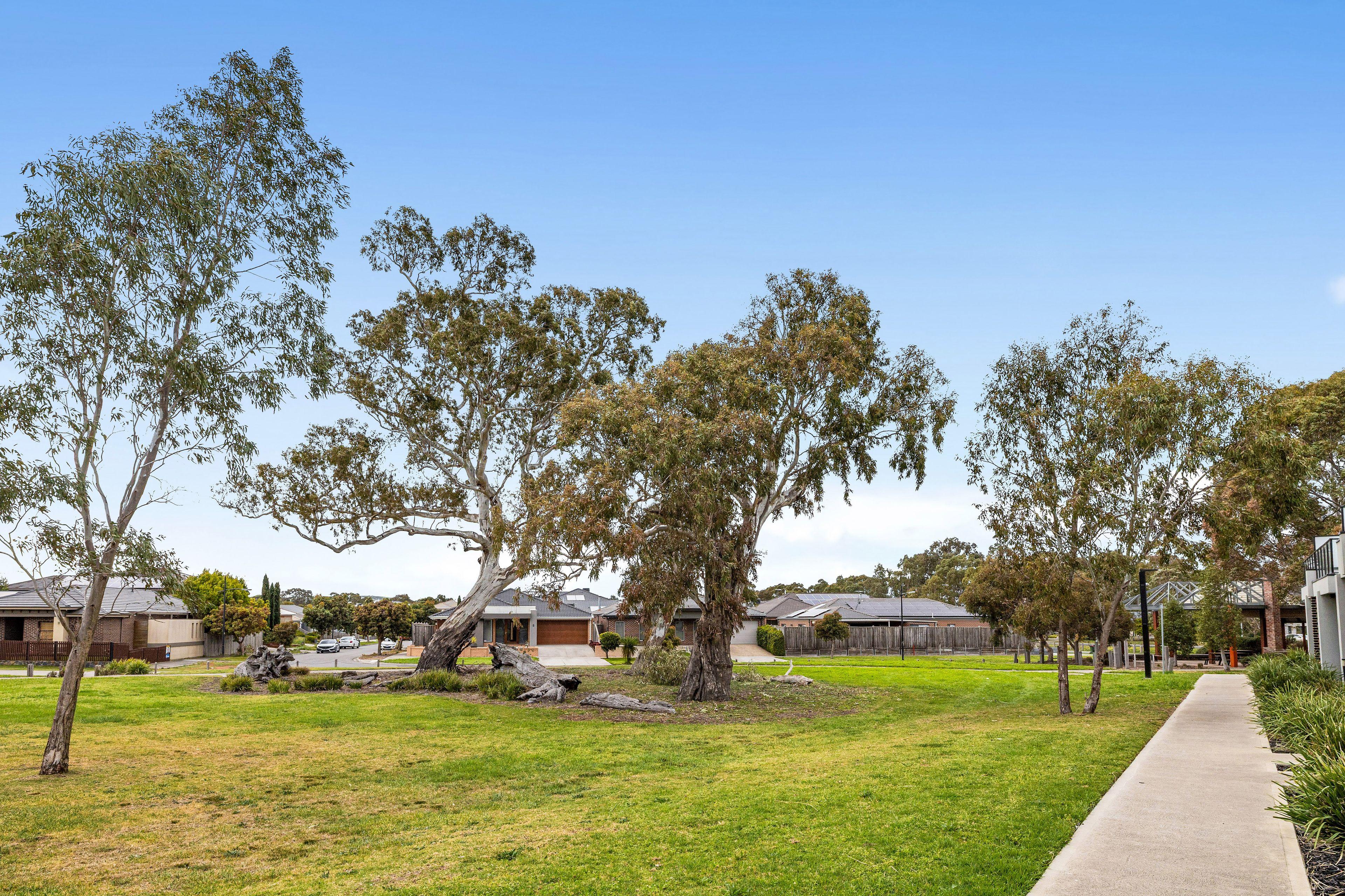 Stylish Townhouse with Reverse Living & Green Views