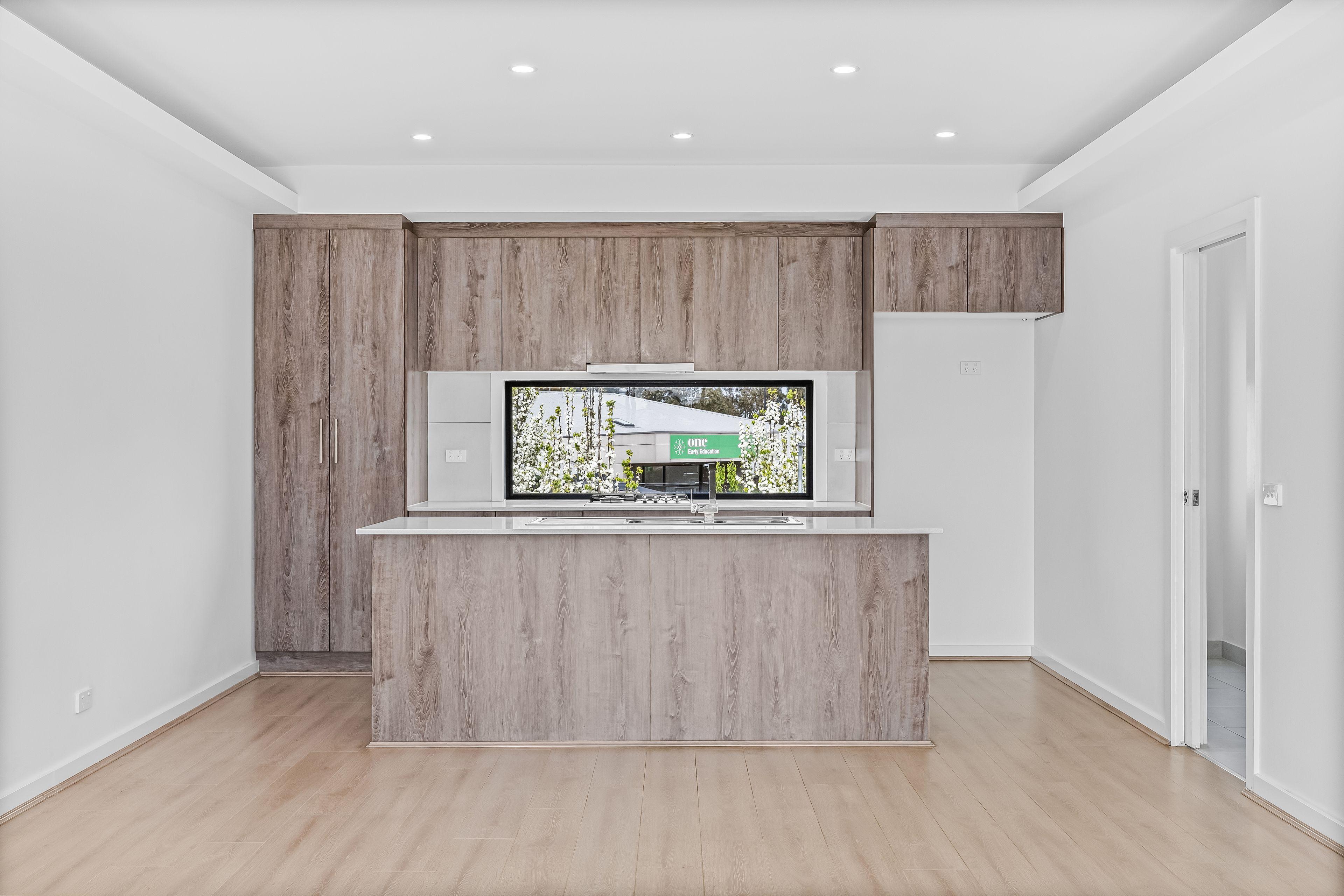 Stylish Townhouse with Reverse Living & Green Views